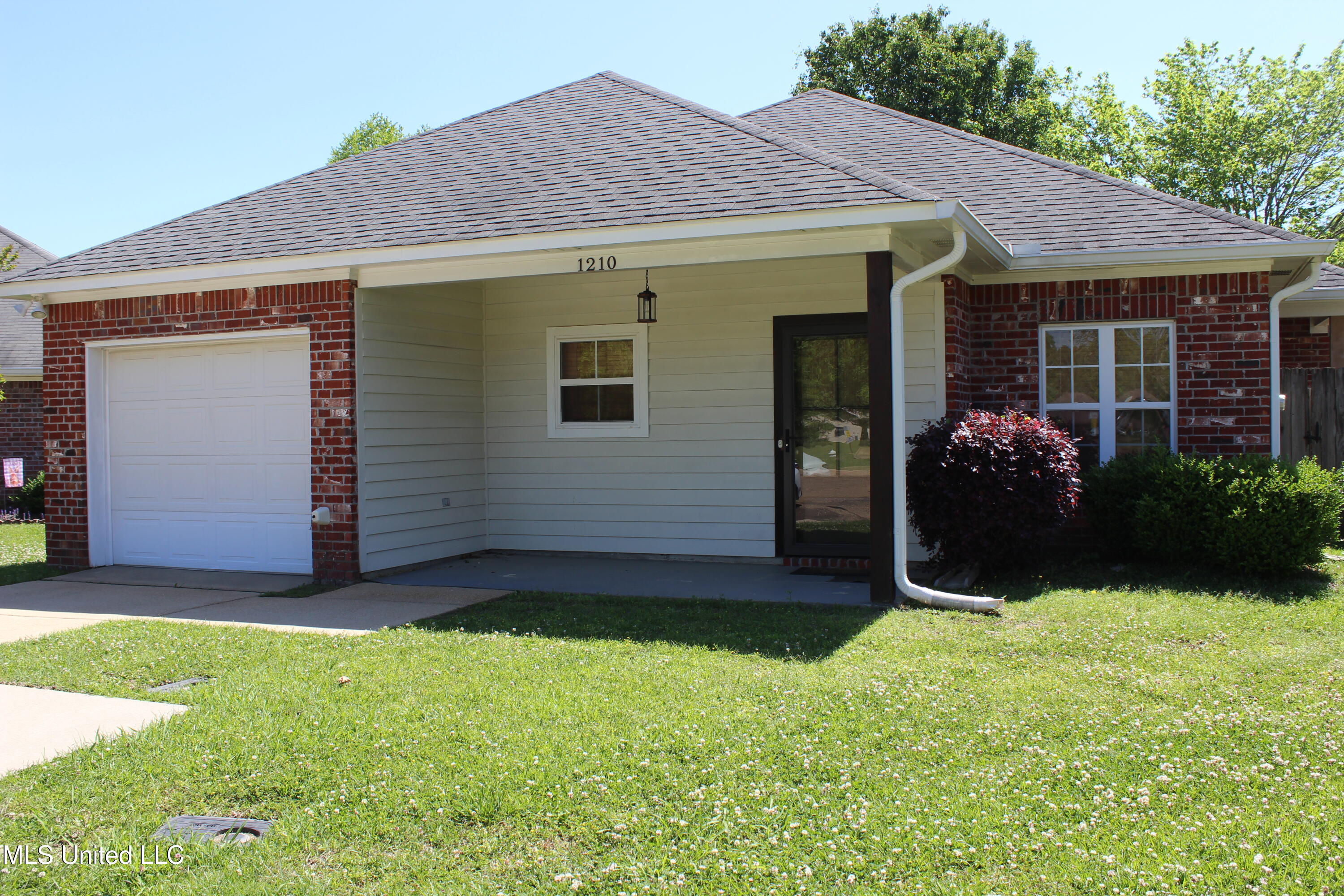 1210 Coachlight Cove, Brandon, Mississippi image 1