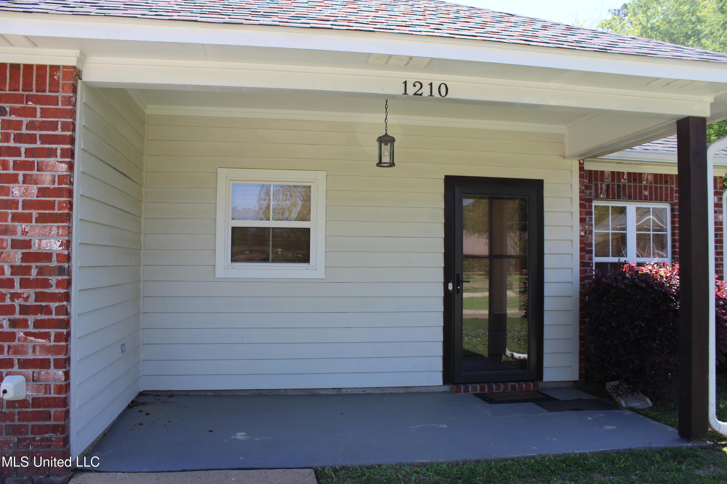 1210 Coachlight Cove, Brandon, Mississippi image 2