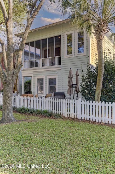 Townhouse For Sale - 37 Chapel Hill Road<br/> Bay Saint Louis, MS 39520