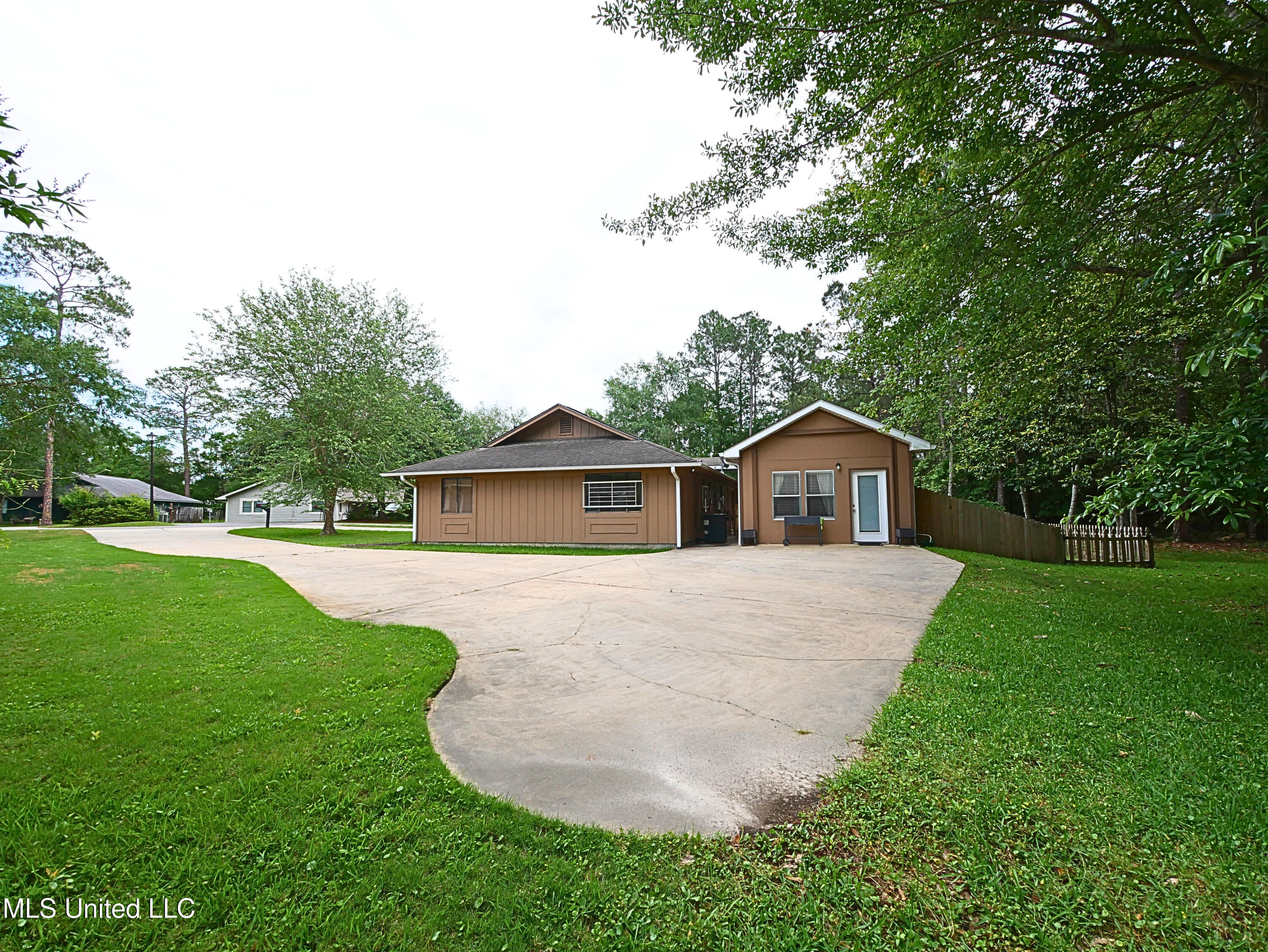 4 Live Oak Court, Diamondhead, Mississippi image 21