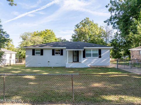 Homes For Sale - 300 E Valley Avenue<br/> Marshall County, Holly Springs, MS 38635