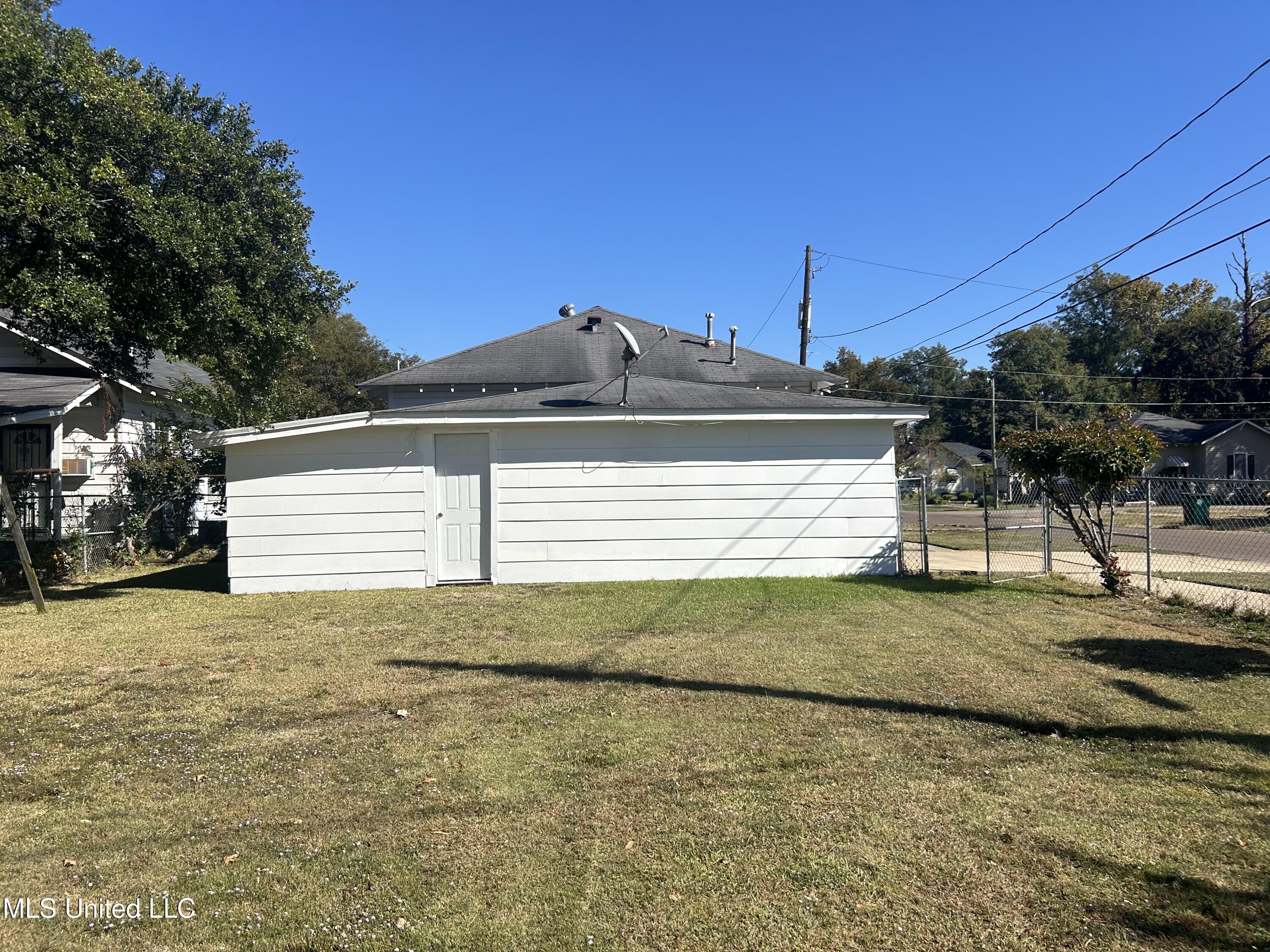 210 3rd Street, Greenwood, Mississippi image 8