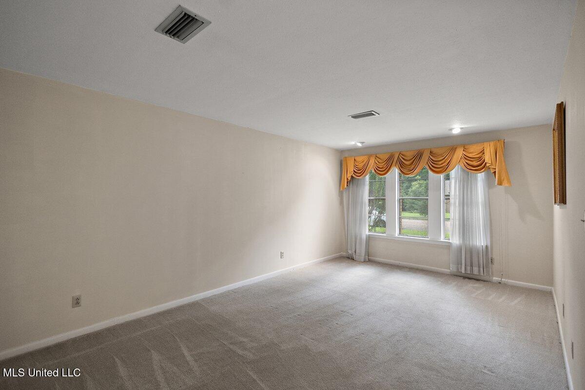 1026 Briarwood Drive, Jackson, Mississippi image 3