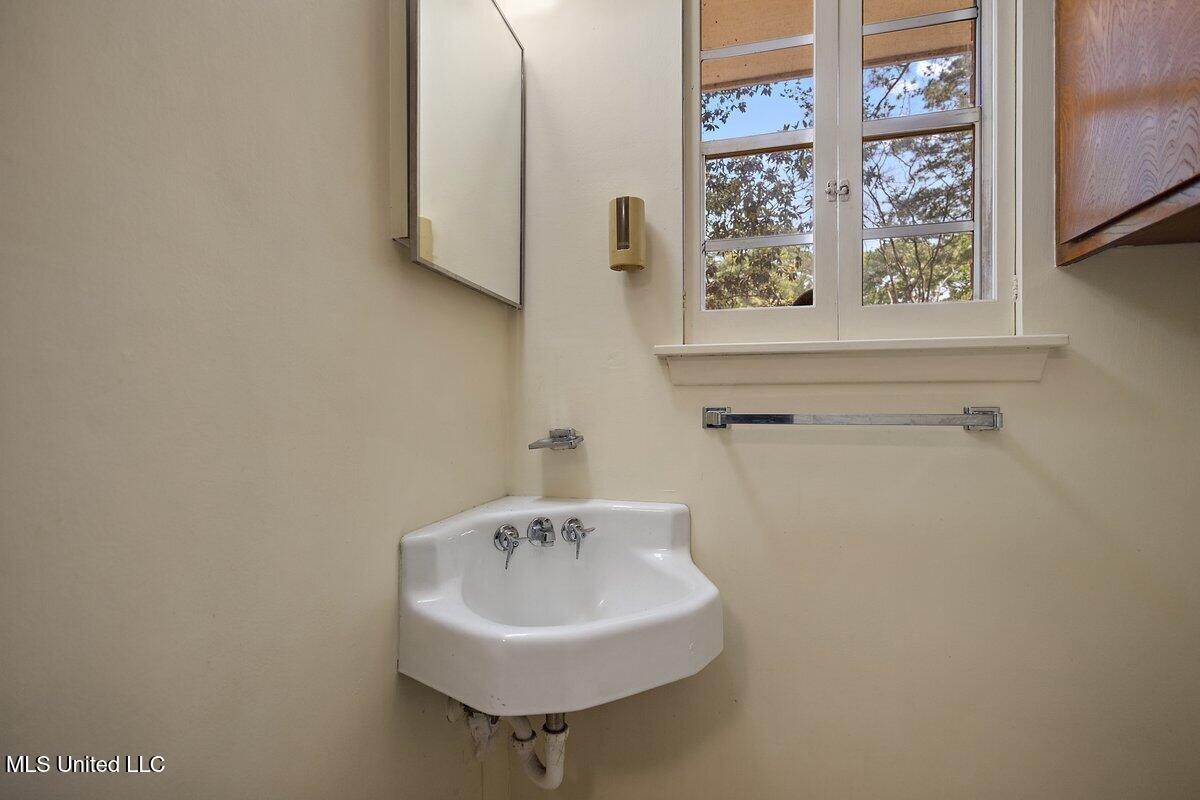 1026 Briarwood Drive, Jackson, Mississippi image 12