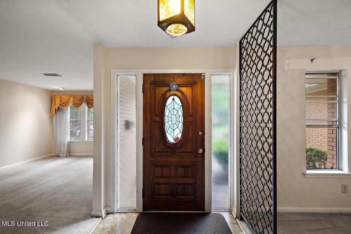 1026 Briarwood Drive, Jackson, Mississippi image 2