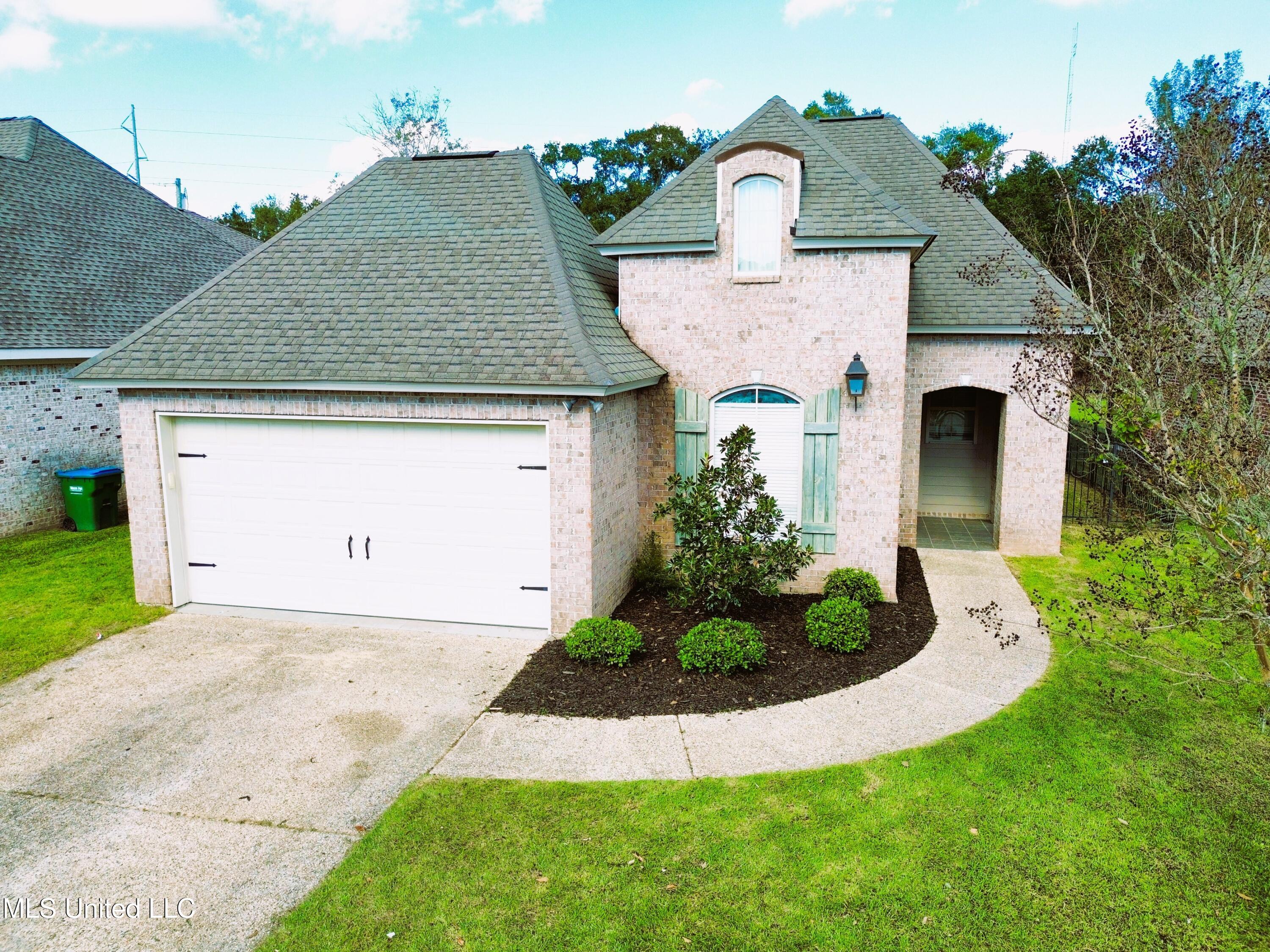 3936 Acadian Village Drive, Ocean Springs, Mississippi image 2