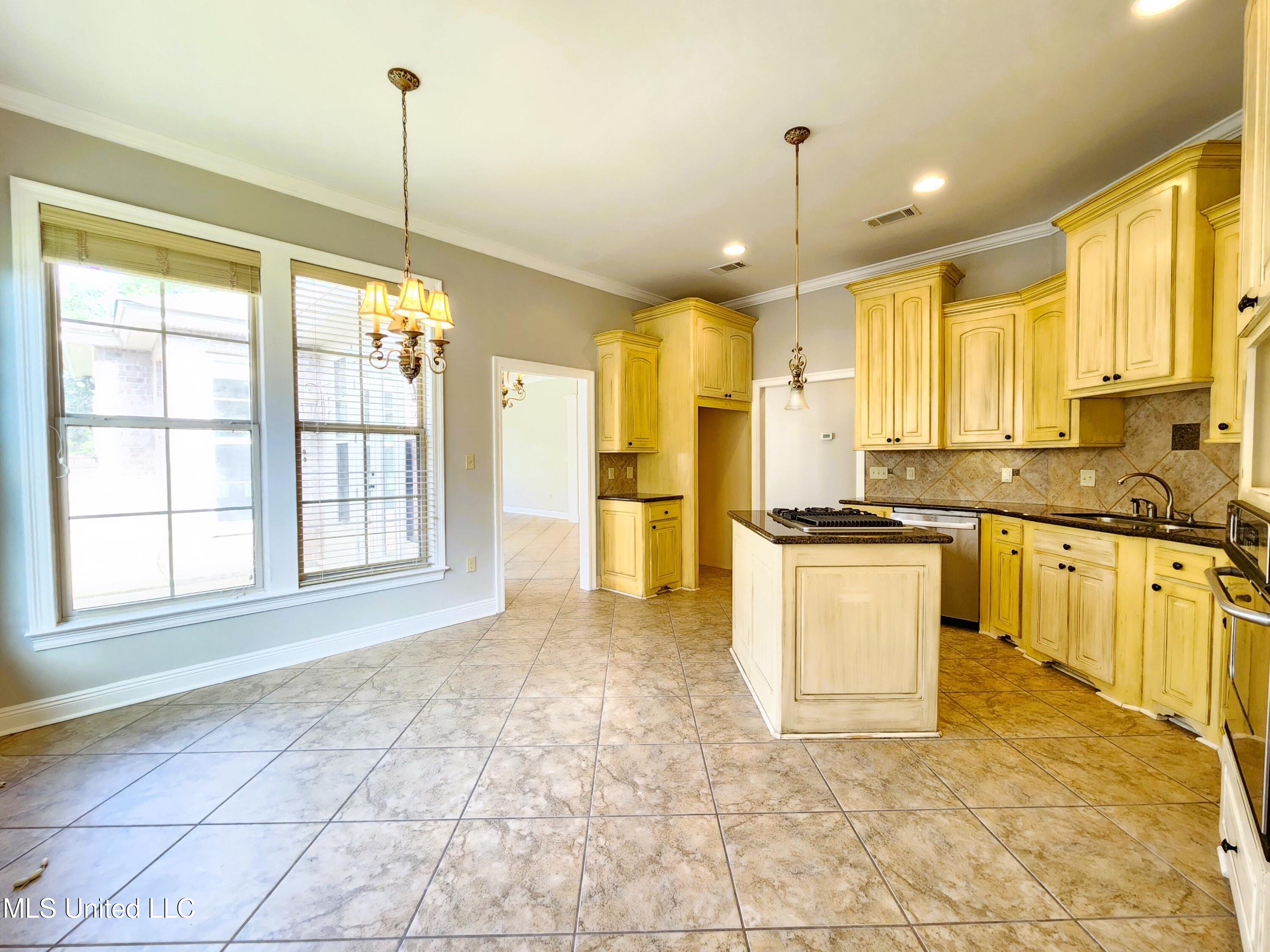 3936 Acadian Village Drive, Ocean Springs, Mississippi image 9