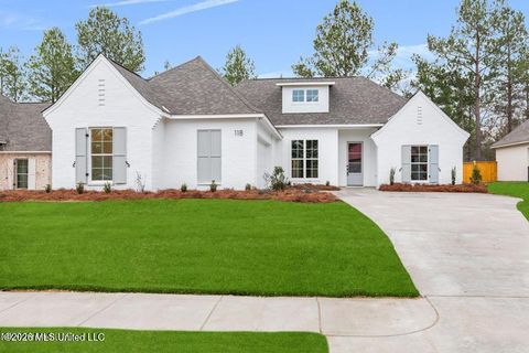 Homes For Sale - 118 Lake Crest Drive<br/> Madison County, Madison, MS 39110