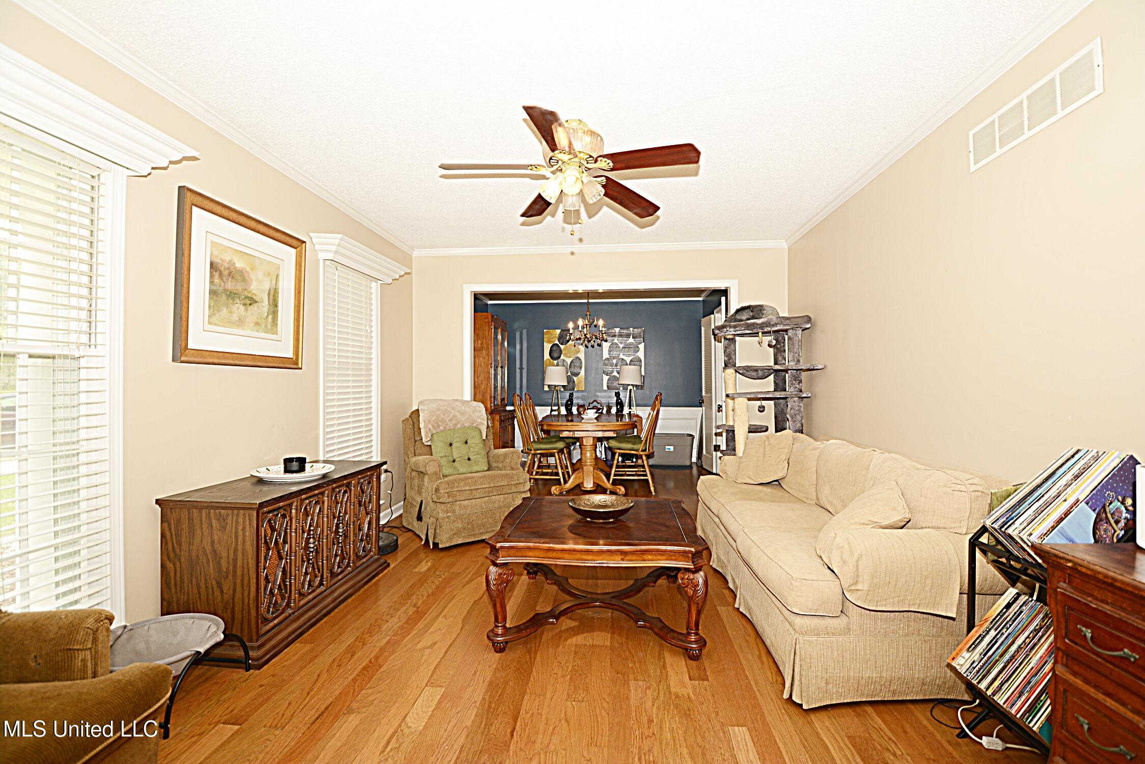 8256 E Farmington Drive, Southaven, Mississippi image 3