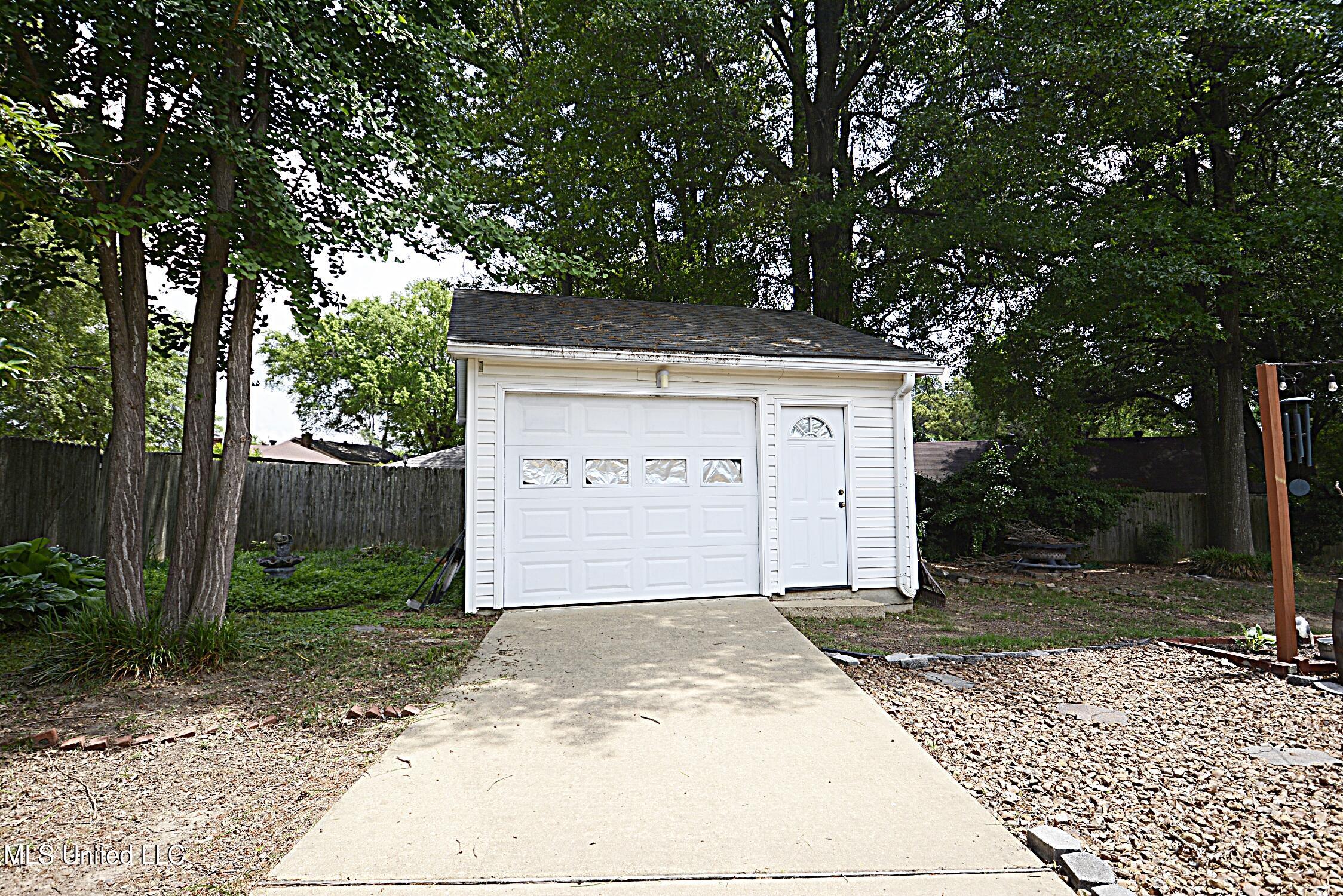 8256 E Farmington Drive, Southaven, Mississippi image 24