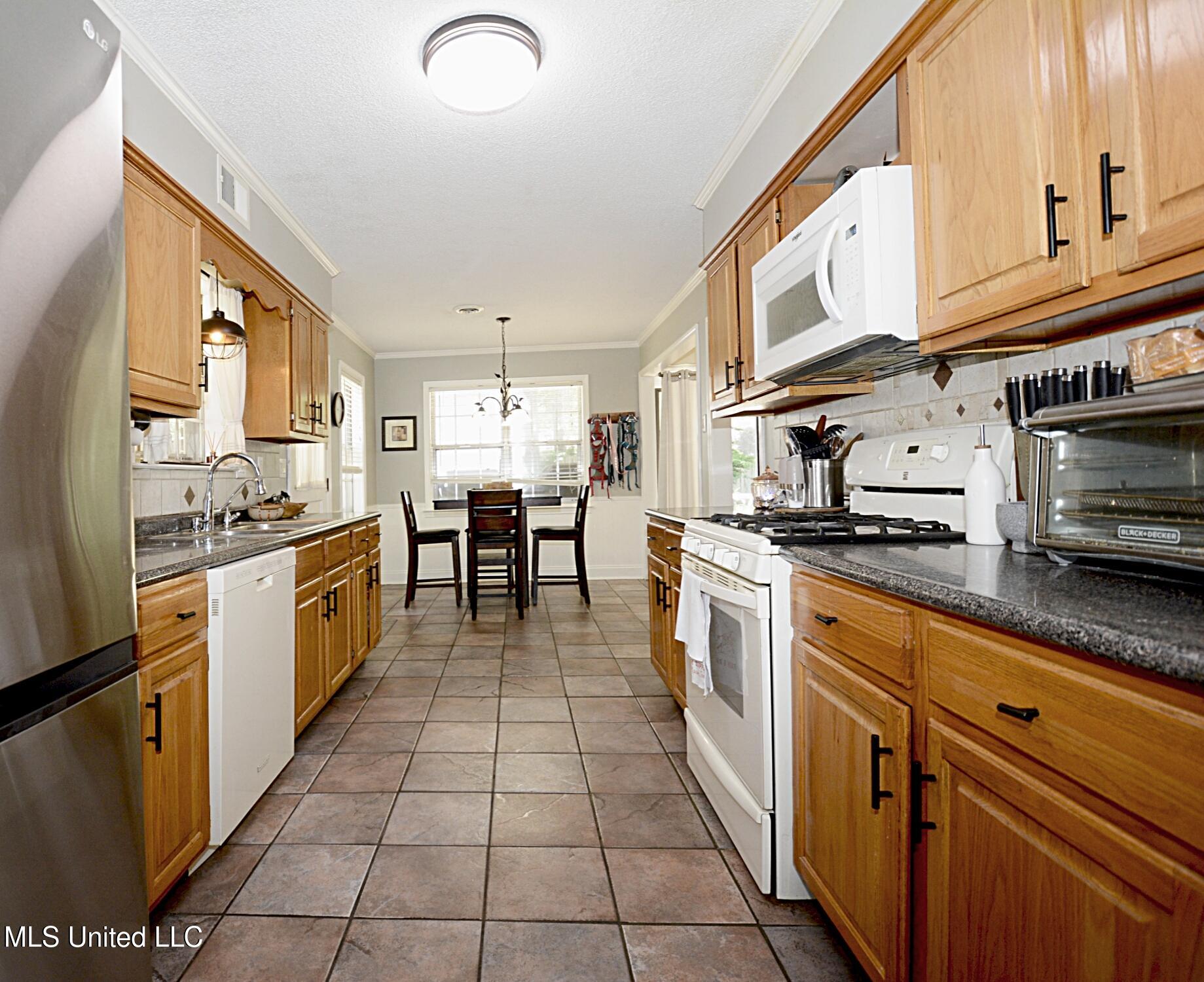 8256 E Farmington Drive, Southaven, Mississippi image 13
