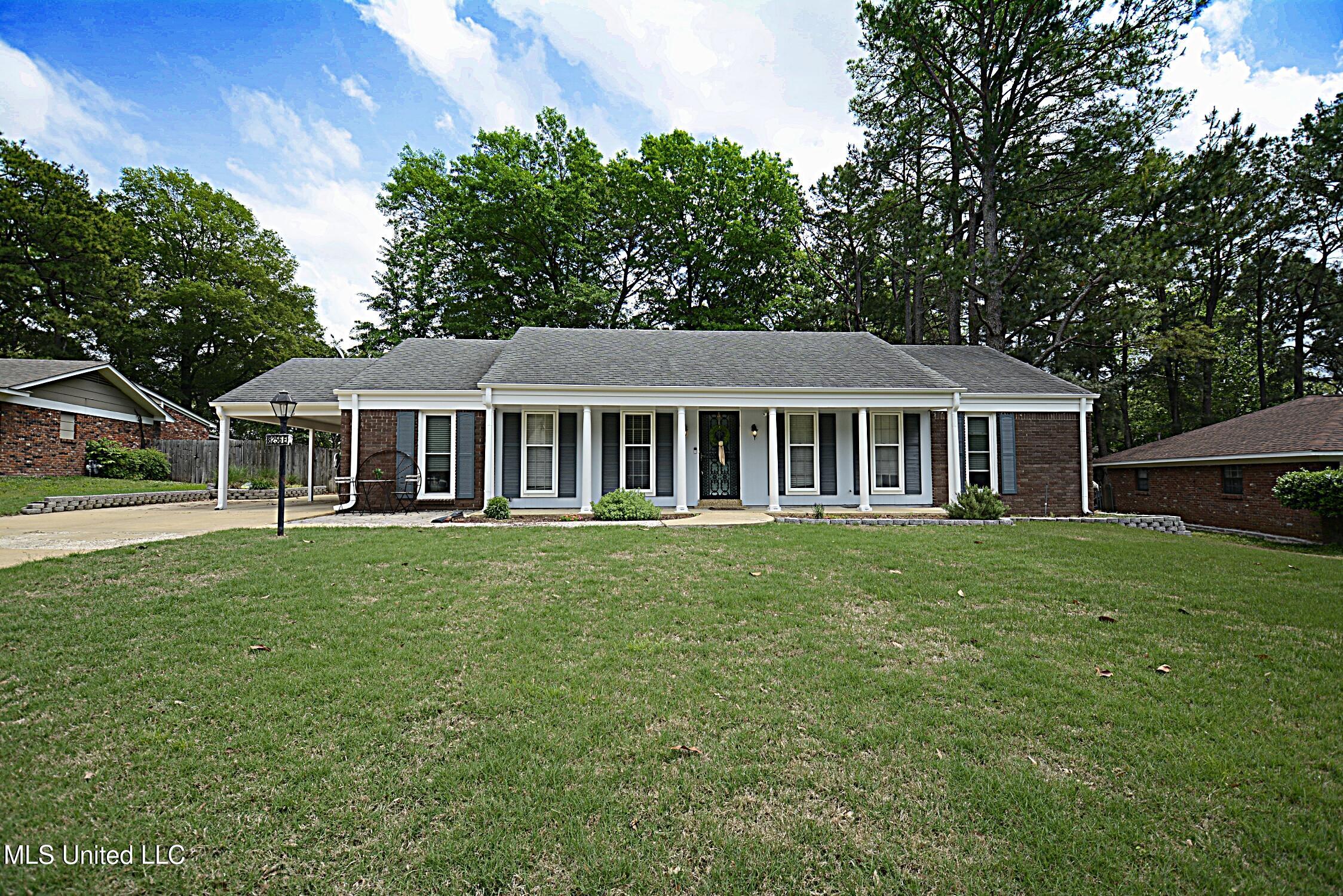 8256 E Farmington Drive, Southaven, Mississippi image 1