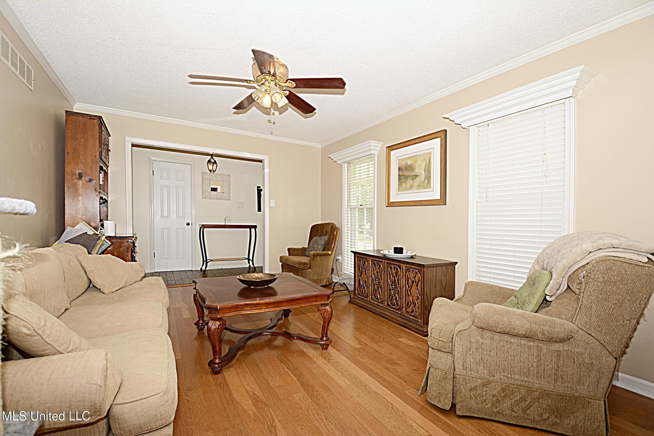 8256 E Farmington Drive, Southaven, Mississippi image 4