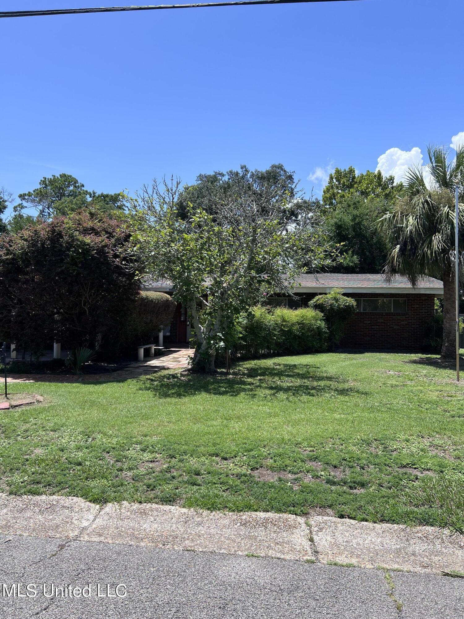 128 Woodbine Drive, Gulfport, Mississippi image 1