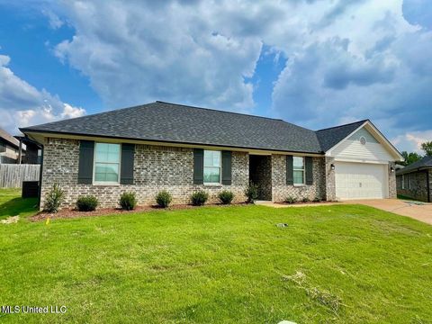 Homes For Sale - 106 Red Bird Cove<br/> Senatobia, MS 38668