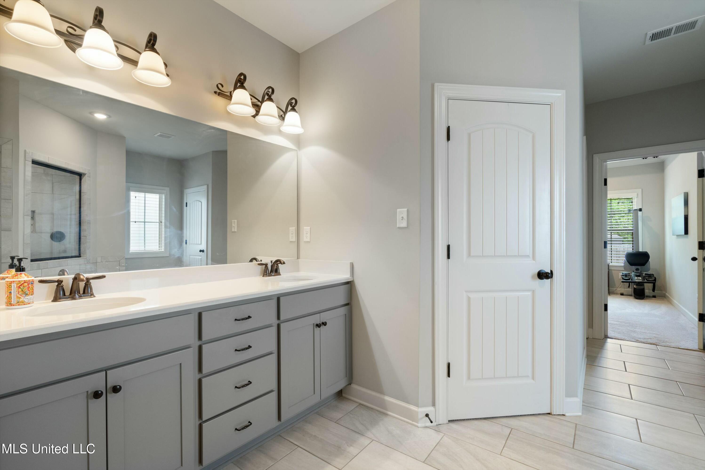 5274 Forest Bend Cove, Southaven, Mississippi image 18