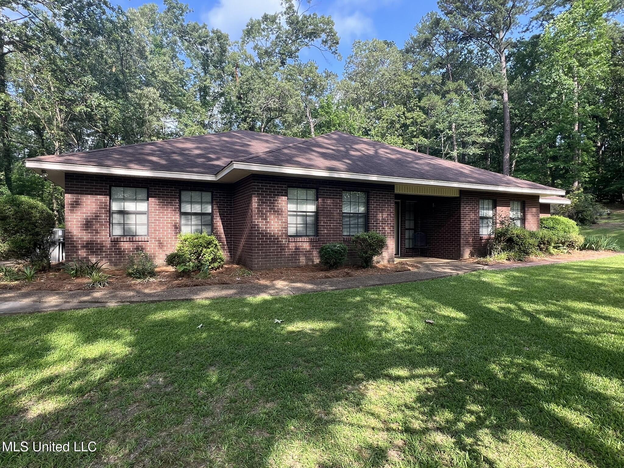 1462 Bridgers Drive, Raymond, Mississippi image 3