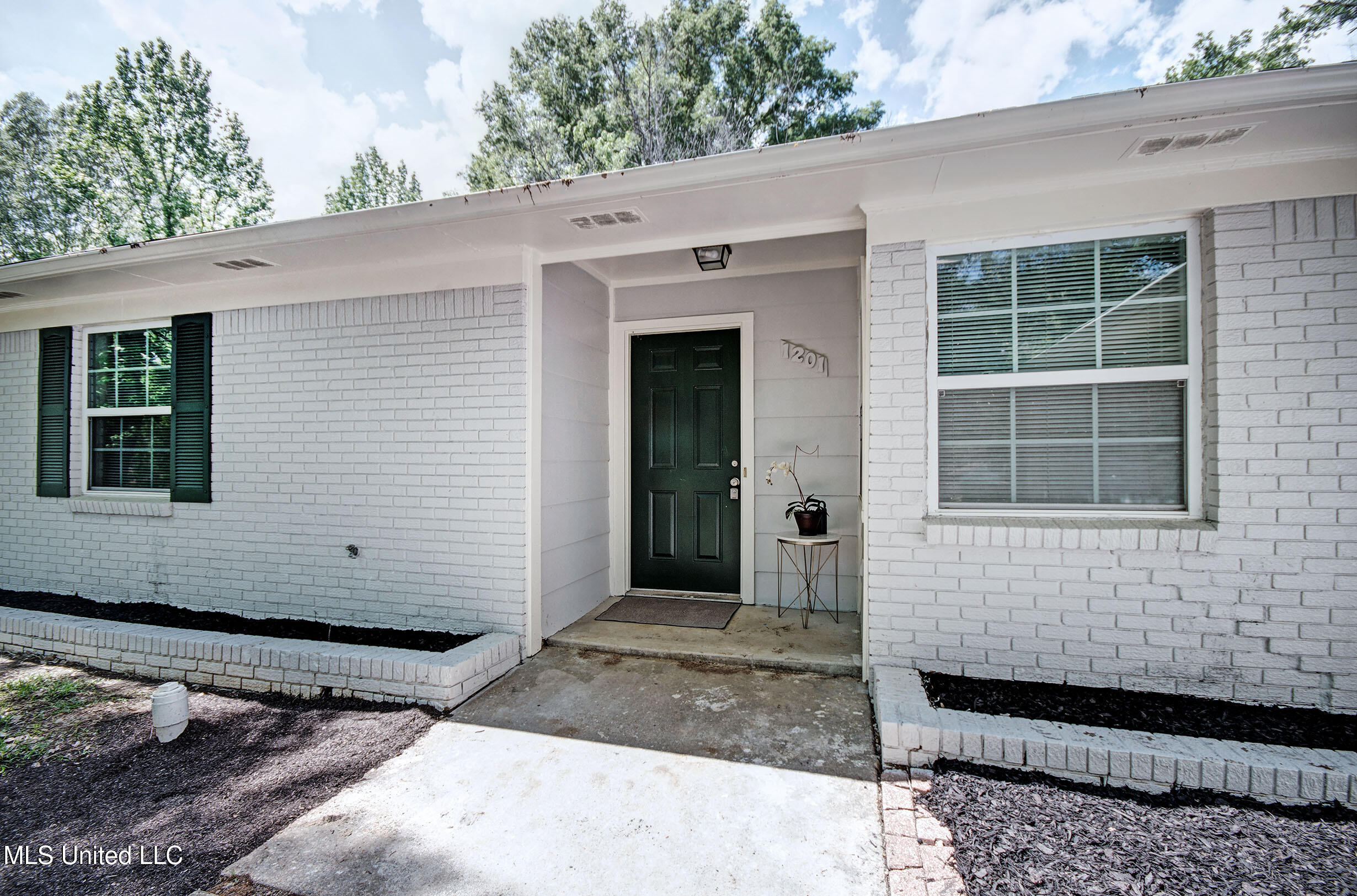 1201 Manchester Drive, Clinton, Mississippi image 4