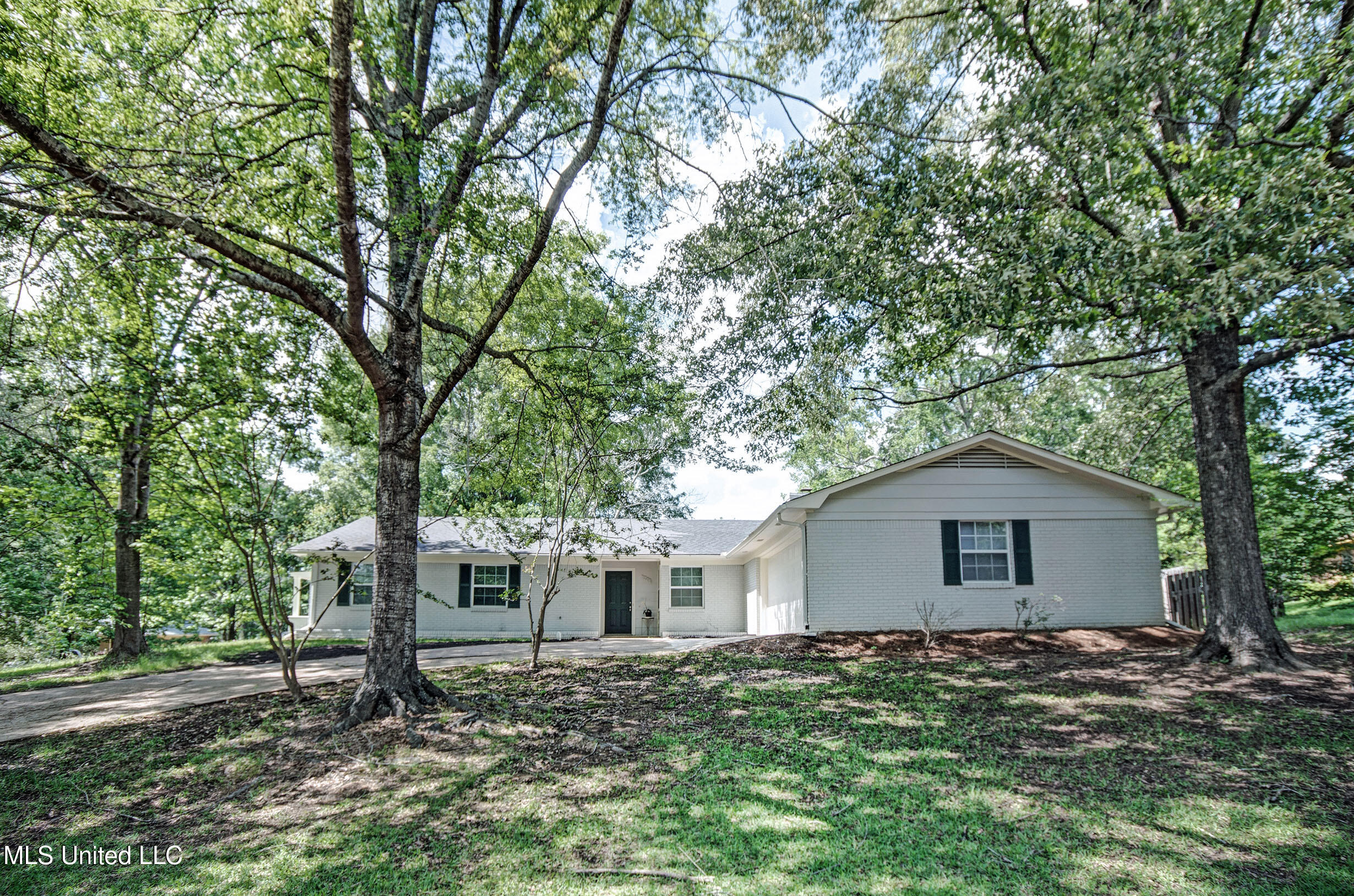 1201 Manchester Drive, Clinton, Mississippi image 2