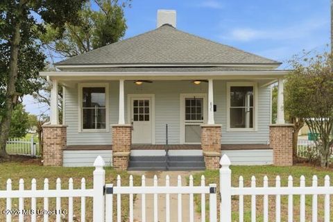 Homes For Sale - 817 39th Avenue<br/> Harrison County, Gulfport, MS 39501