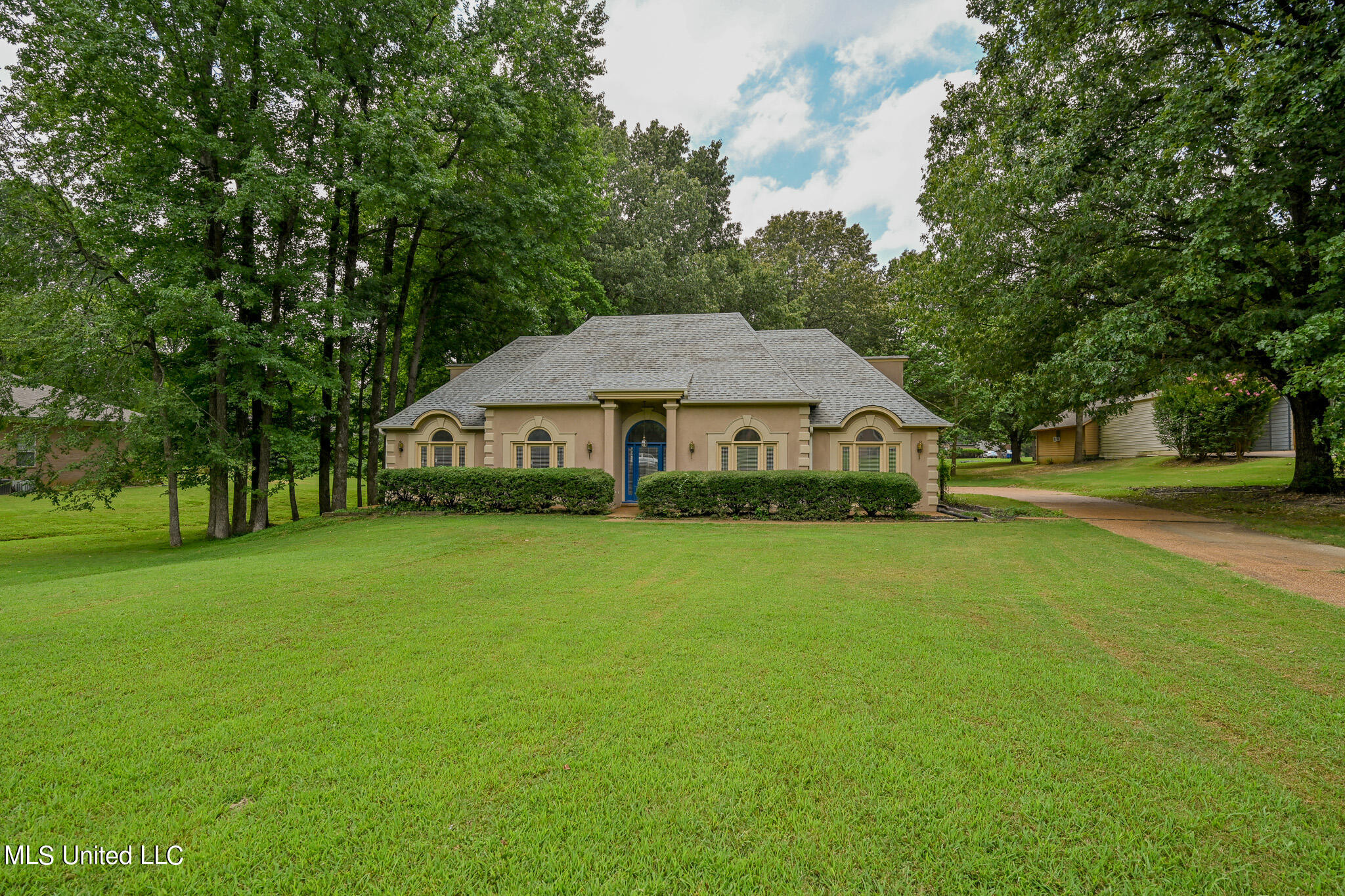 8655 Collinswood Drive, Olive Branch, Mississippi image 6