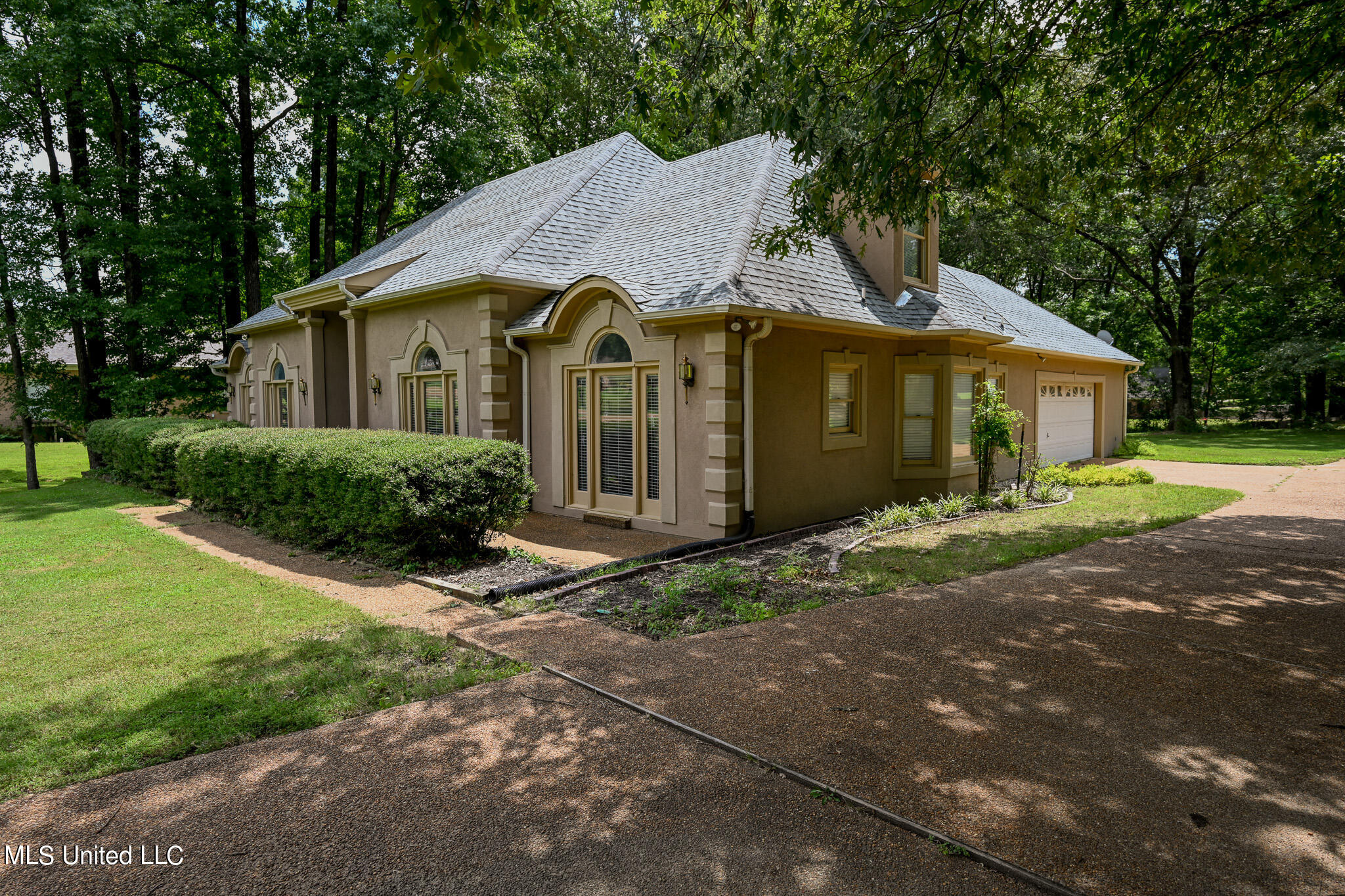 8655 Collinswood Drive, Olive Branch, Mississippi image 8