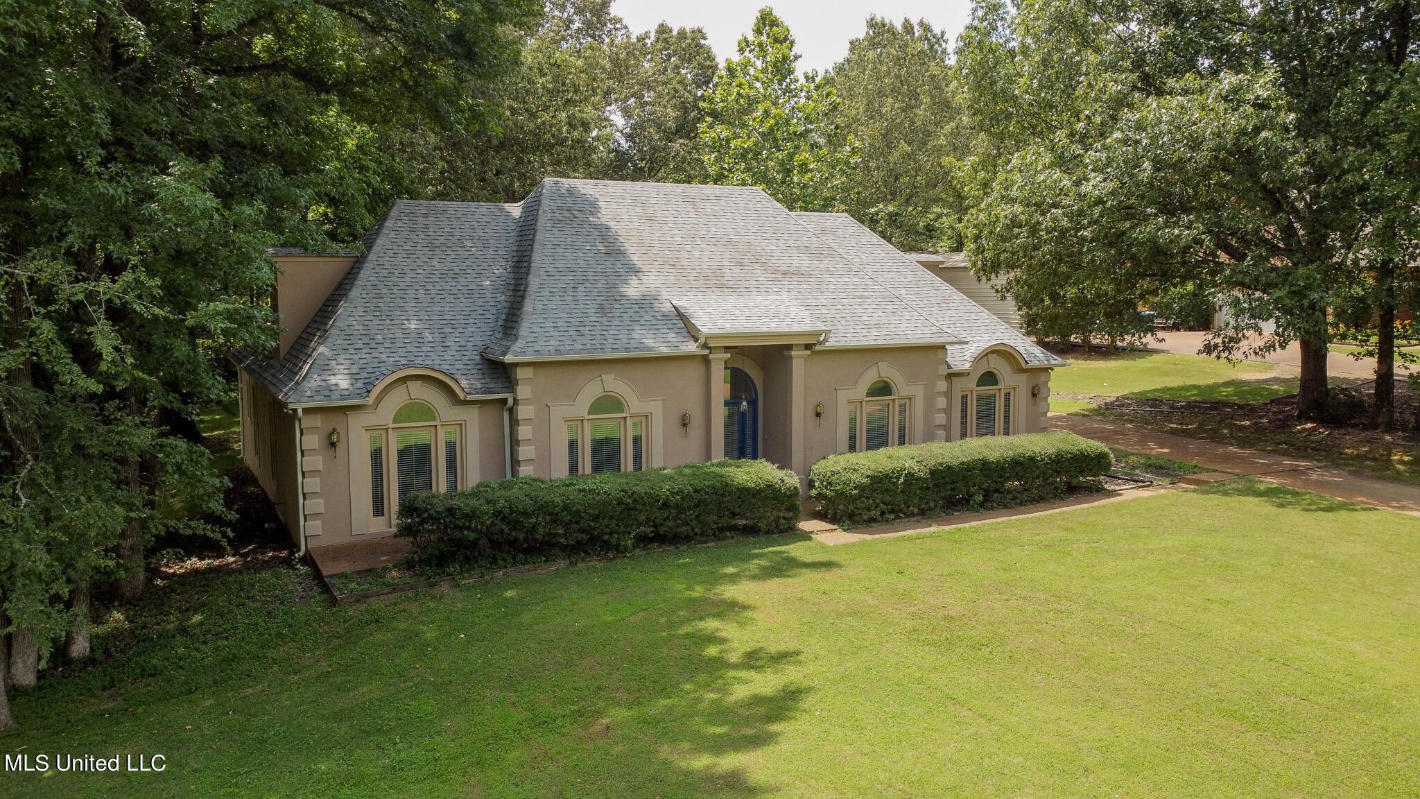 8655 Collinswood Drive, Olive Branch, Mississippi image 4