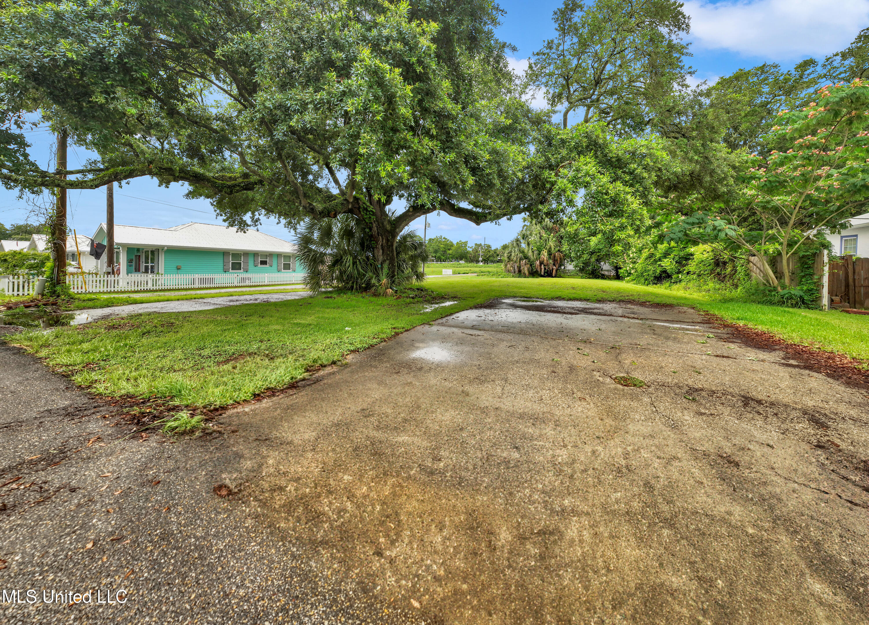 306 Union Street, Bay Saint Louis, Mississippi image 2