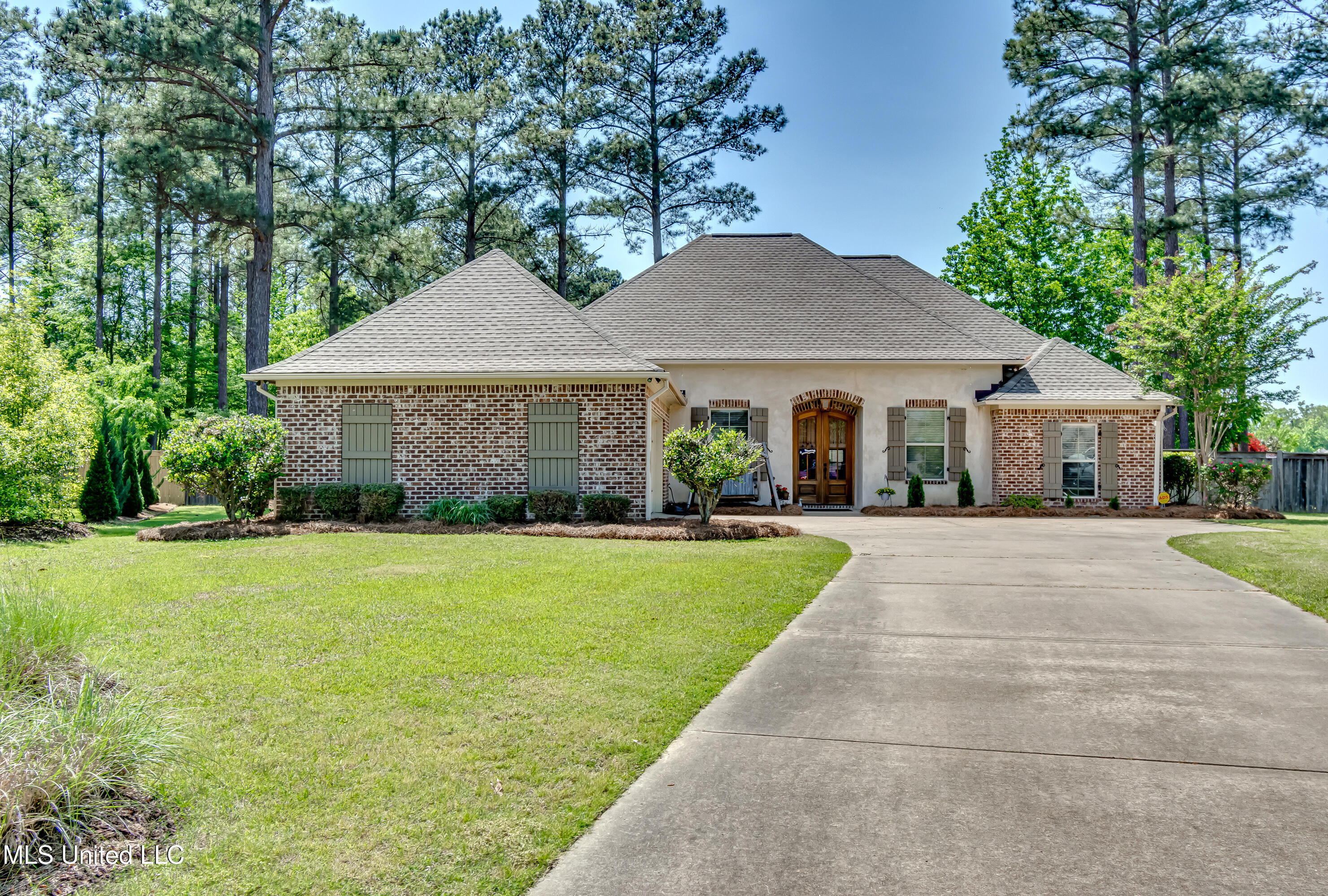 111 Claw Creek Cove, Madison, Mississippi image 1