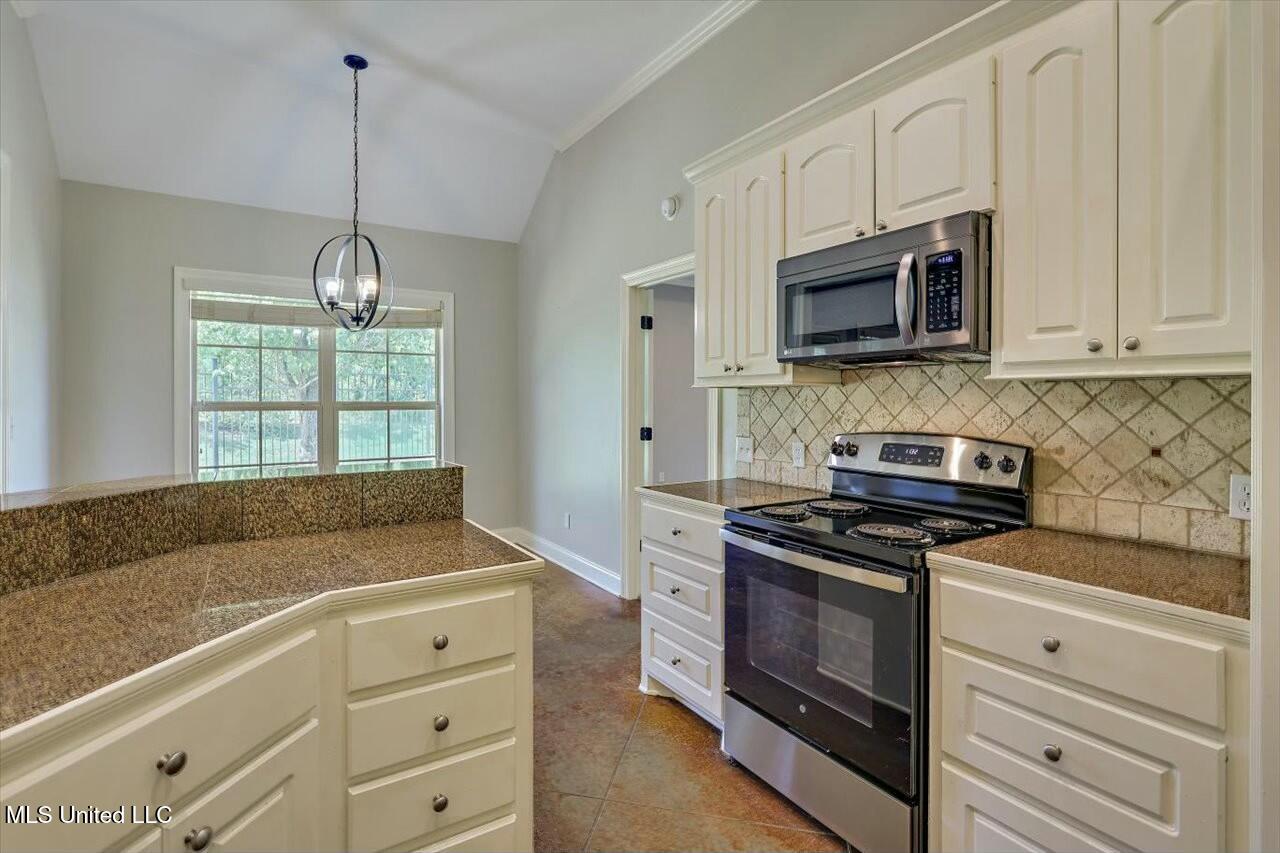 623 Chambord Drive, Brandon, Mississippi image 11