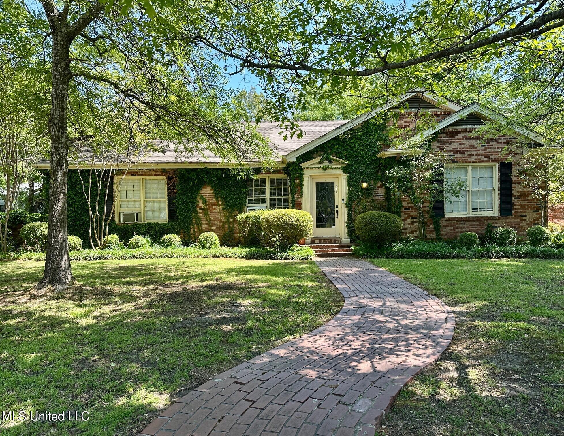 301 S Victoria Avenue, Cleveland, Mississippi image 1