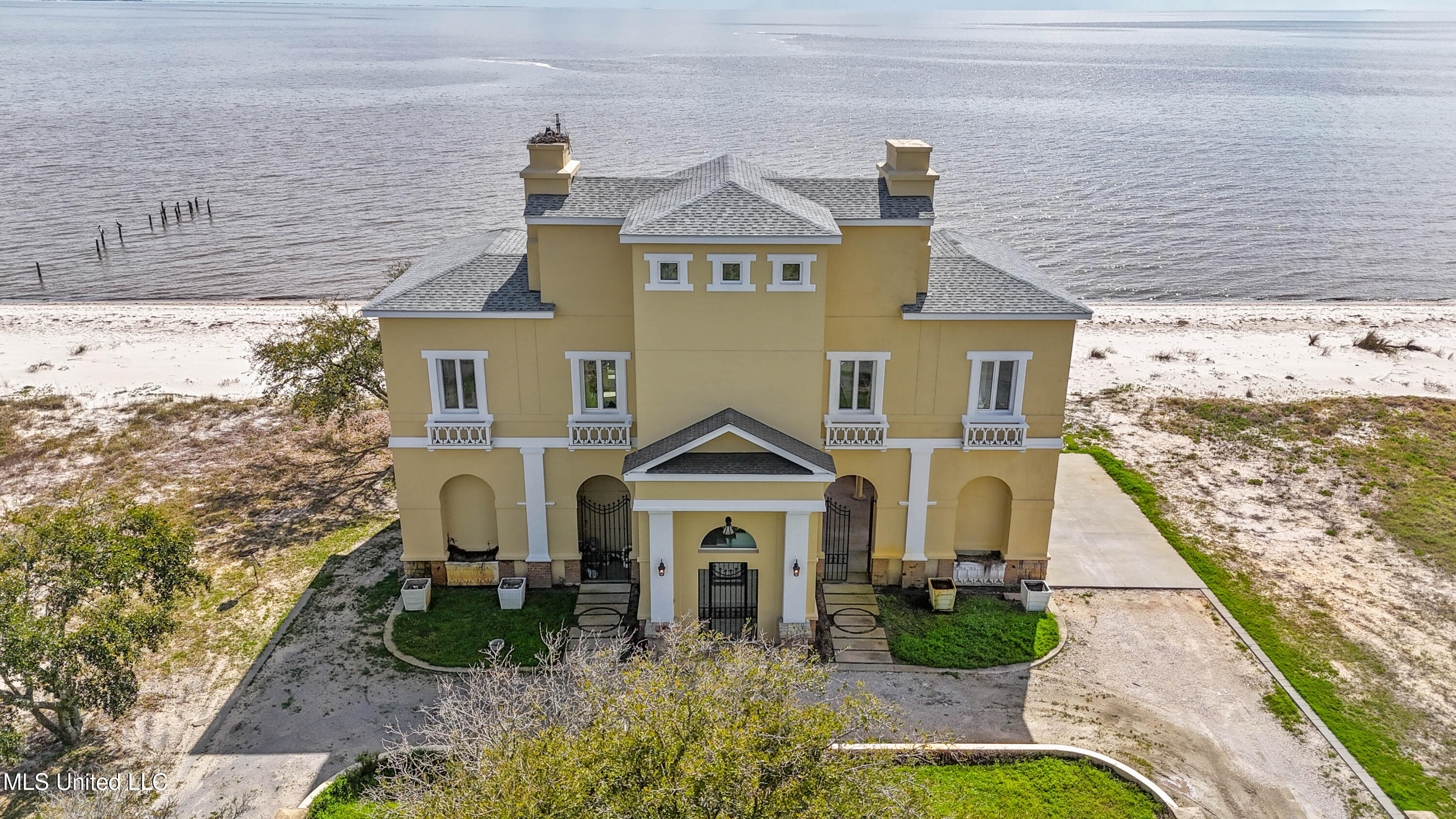 7709 Belle Fontaine Drive, Ocean Springs, Mississippi image 1