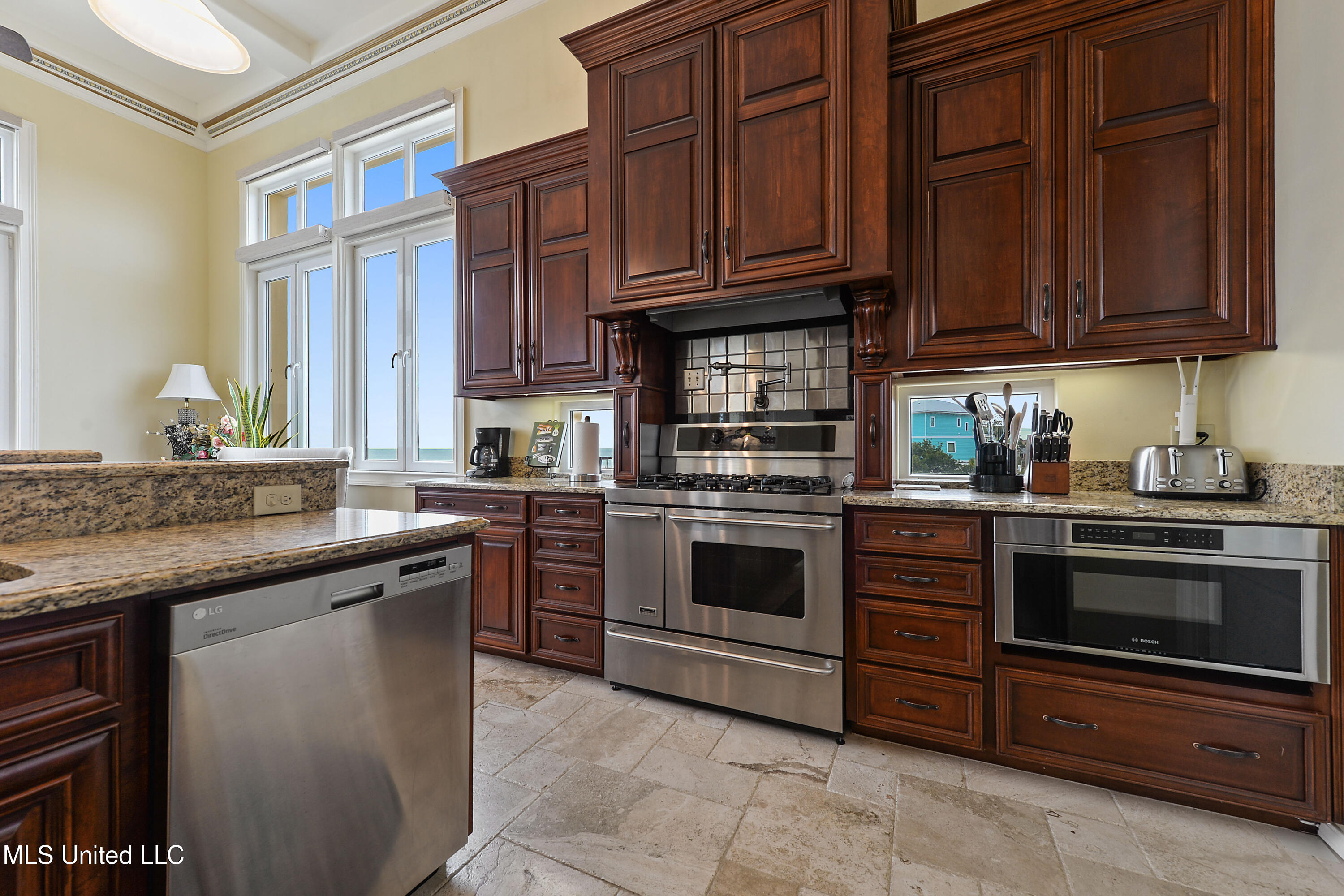 7709 Belle Fontaine Drive, Ocean Springs, Mississippi image 17