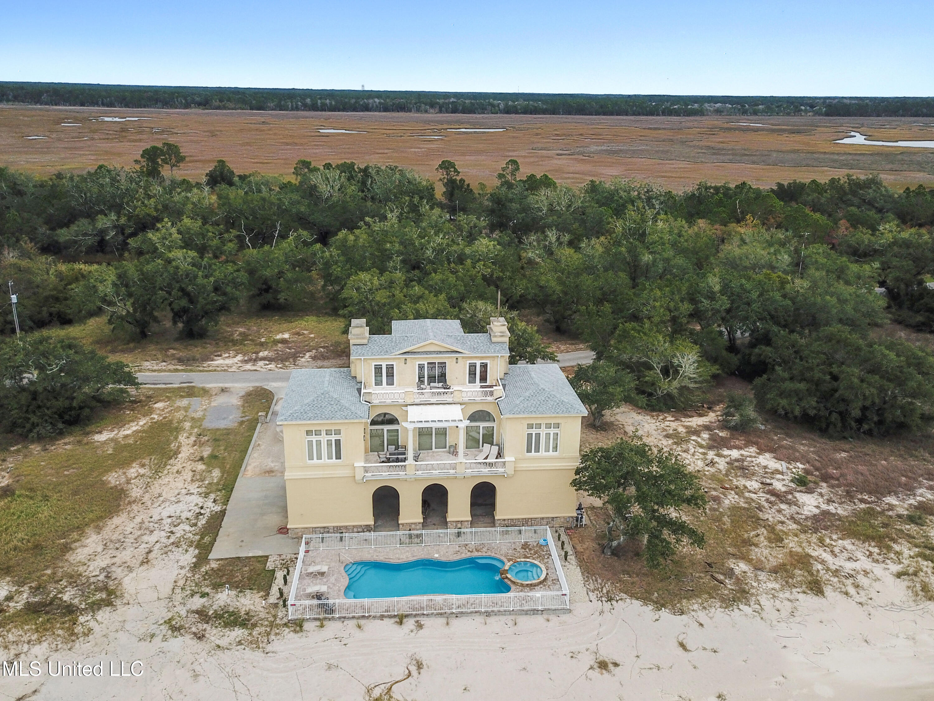 7709 Belle Fontaine Drive, Ocean Springs, Mississippi image 4
