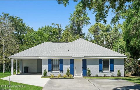 Homes For Sale - 405 Ulman Avenue<br/> Bay Saint Louis, MS 39520