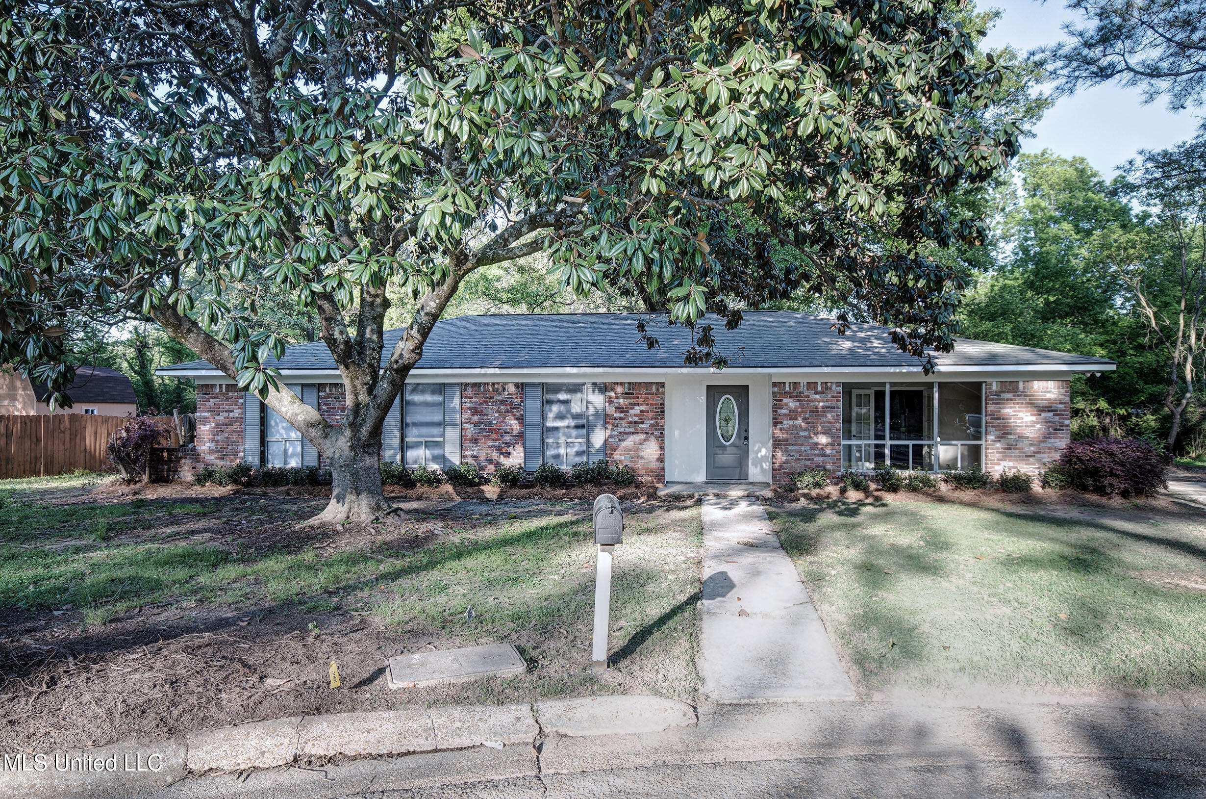 160 Chelsea Court, Jackson, Mississippi image 2
