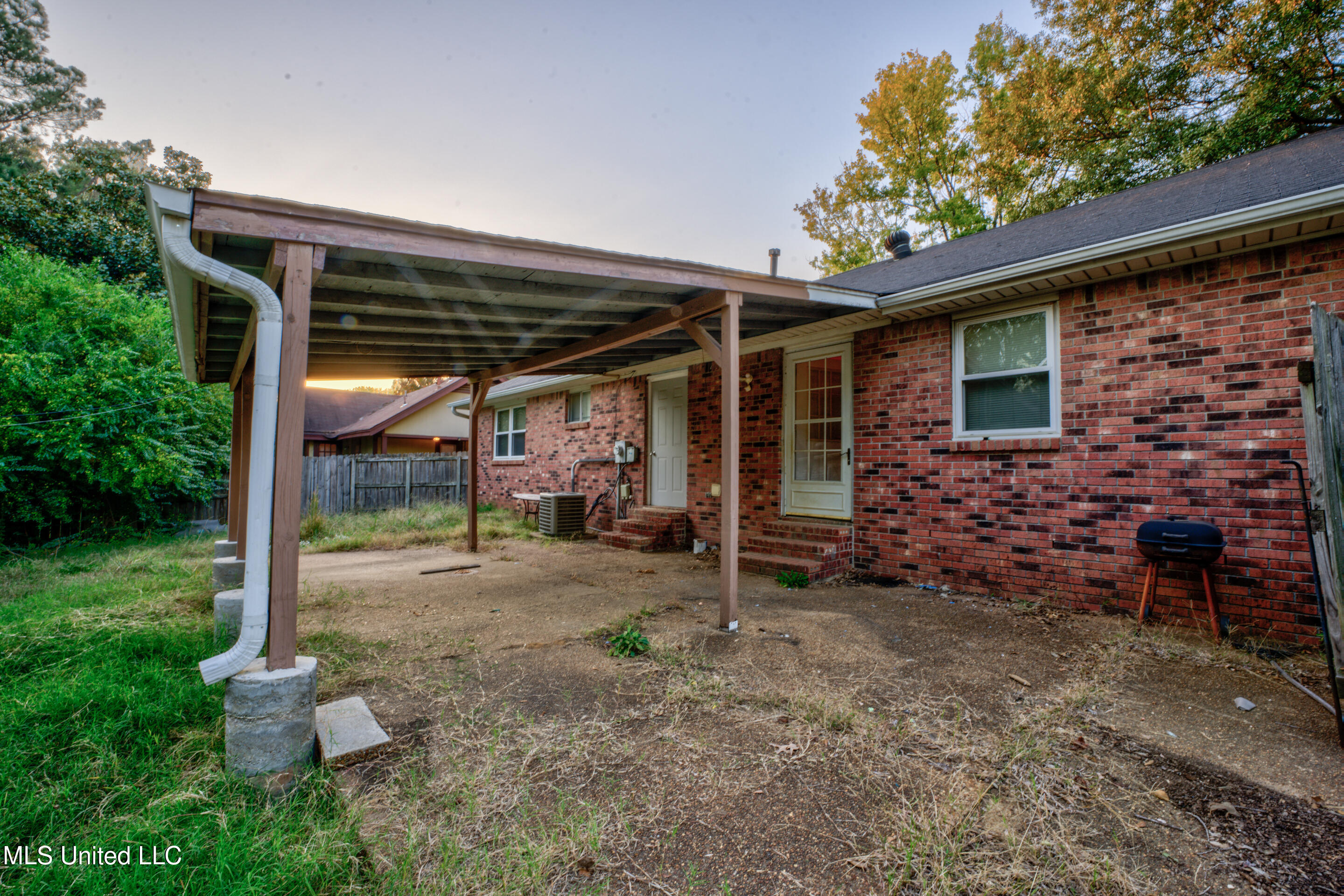 815 Valley Spring Drive, Southaven, Mississippi image 18