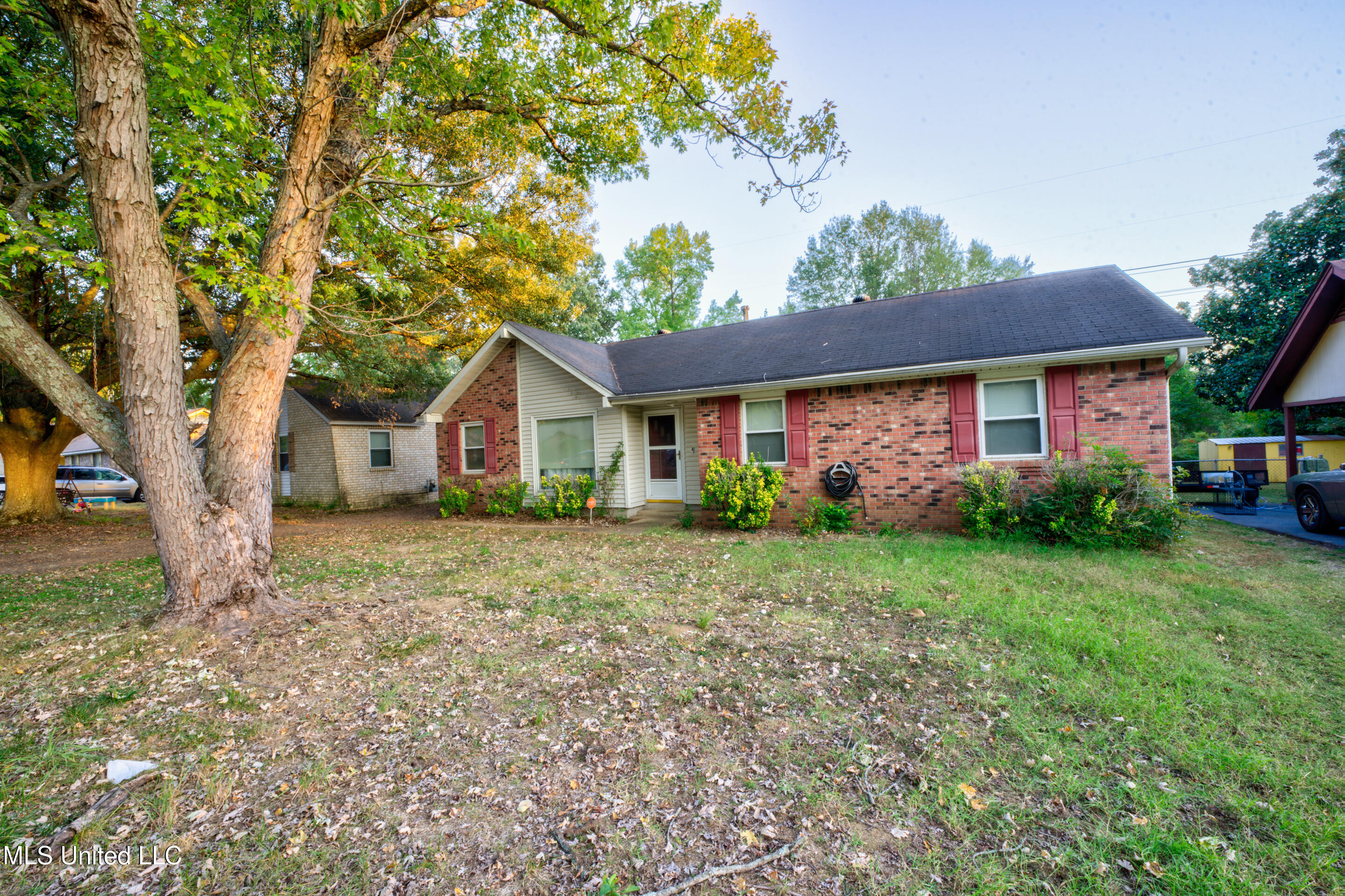 815 Valley Spring Drive, Southaven, Mississippi image 3