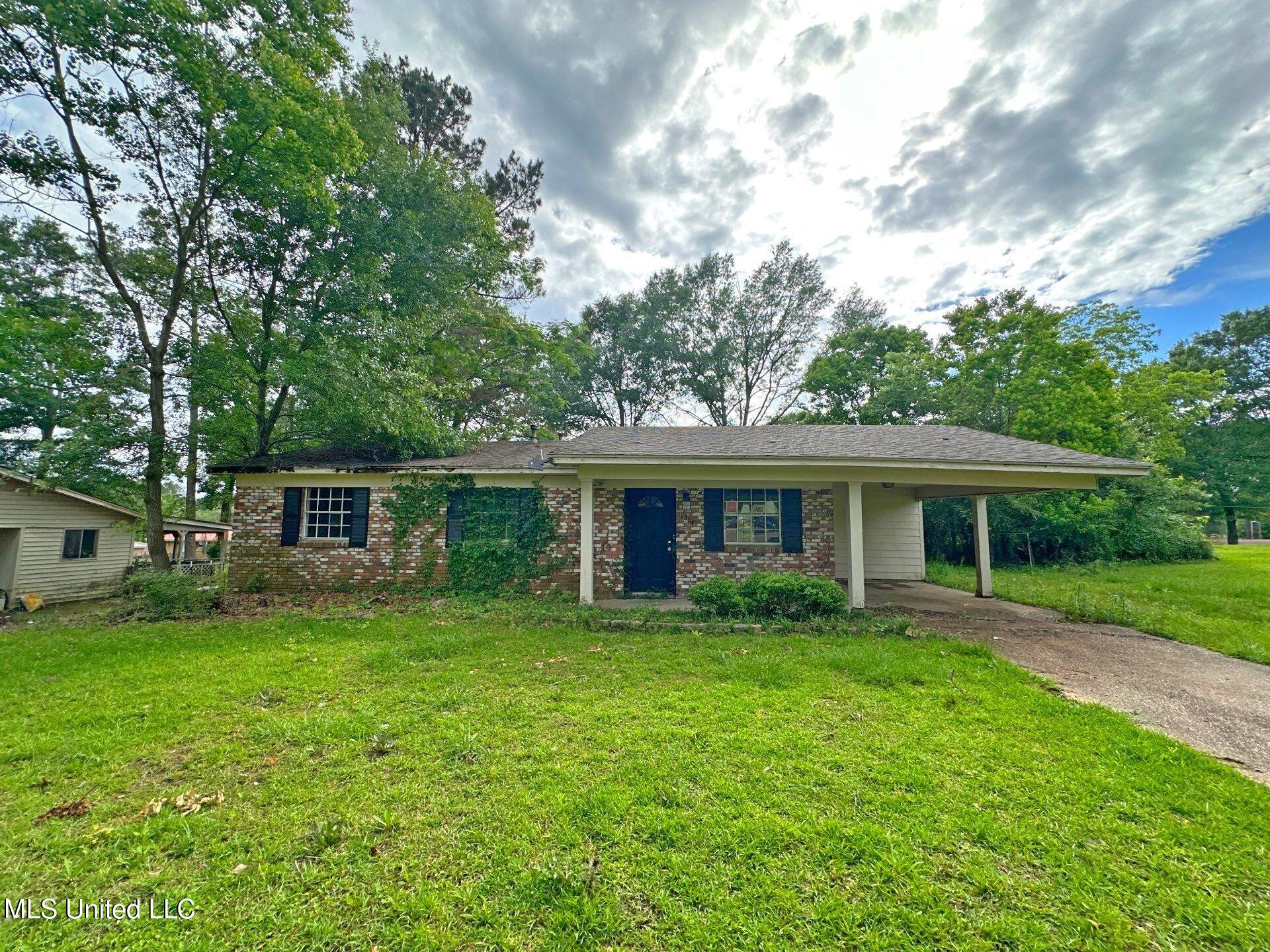 1304 NE 1st Avenue, Magee, Mississippi image 1