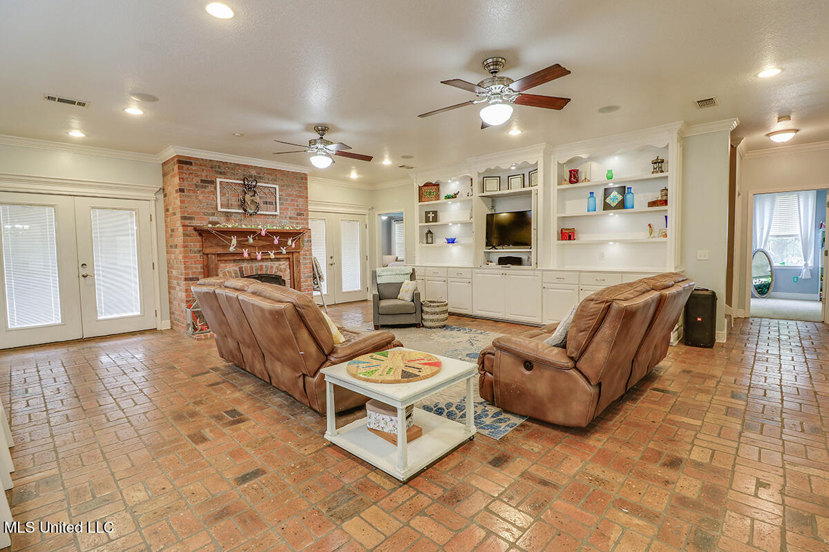 19071 Goff Farm Road, Moss Point, Mississippi image 3