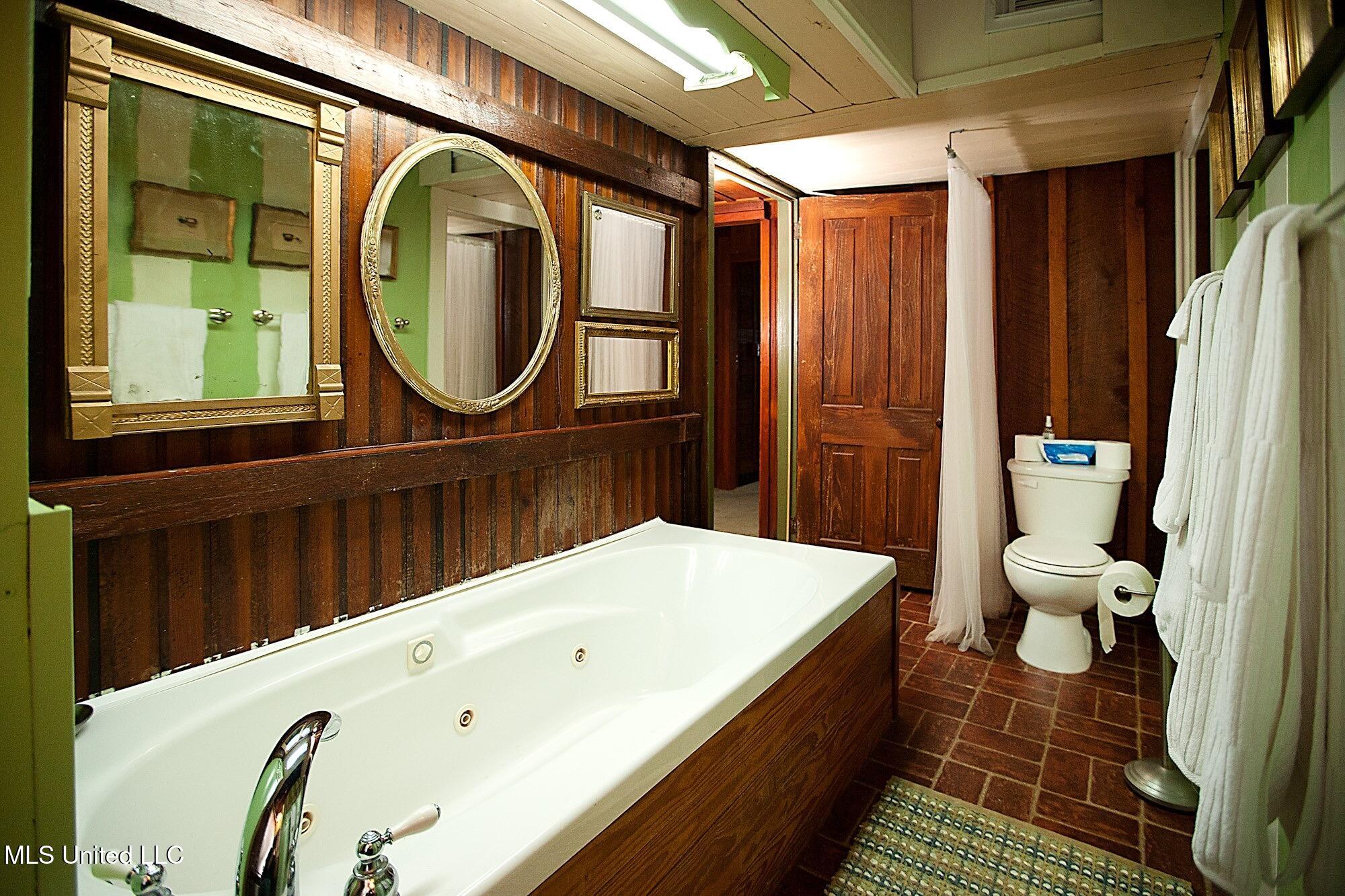 303 N Commerce Street, Natchez, Mississippi image 15