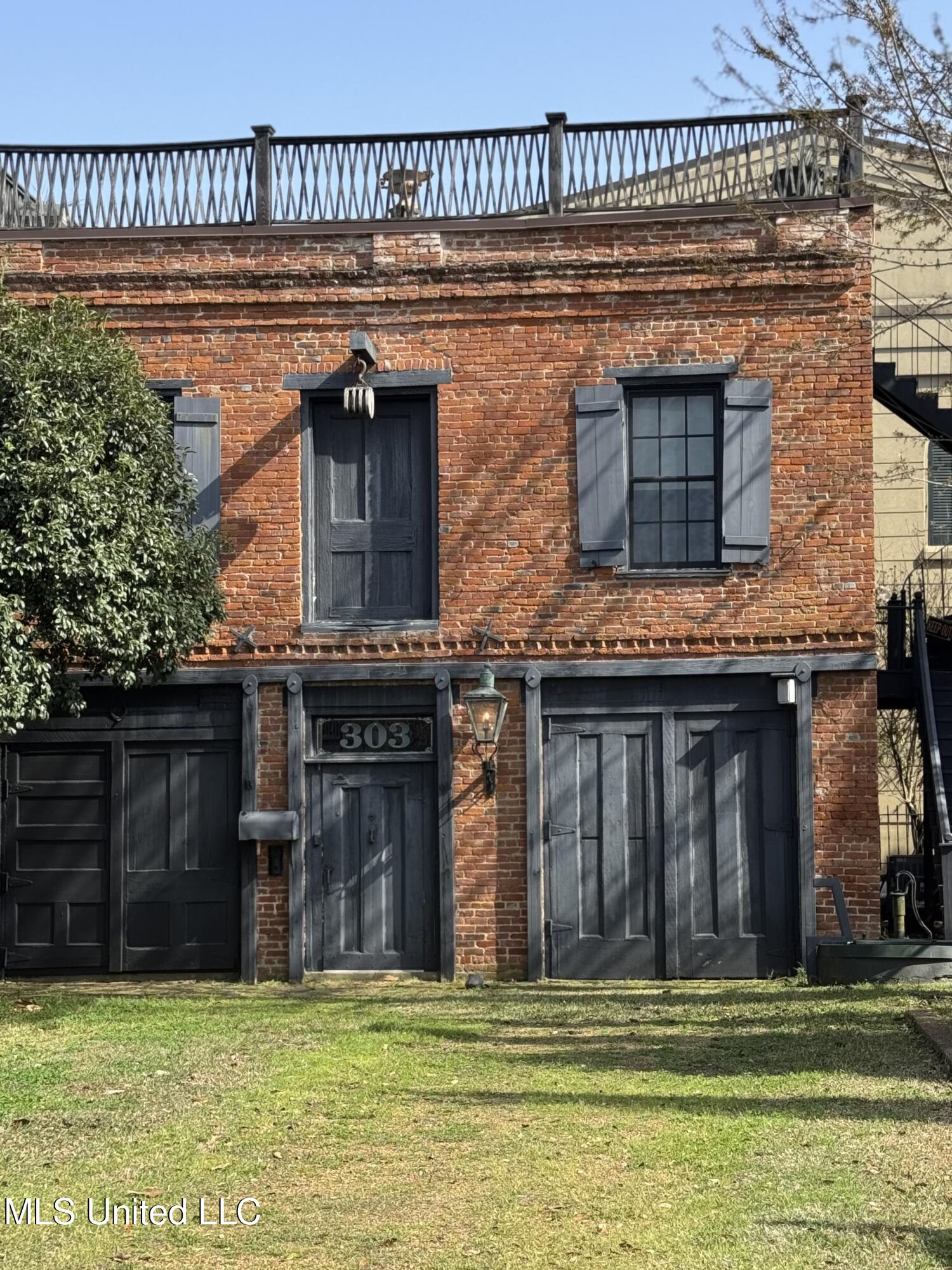 303 N Commerce Street, Natchez, Mississippi image 1