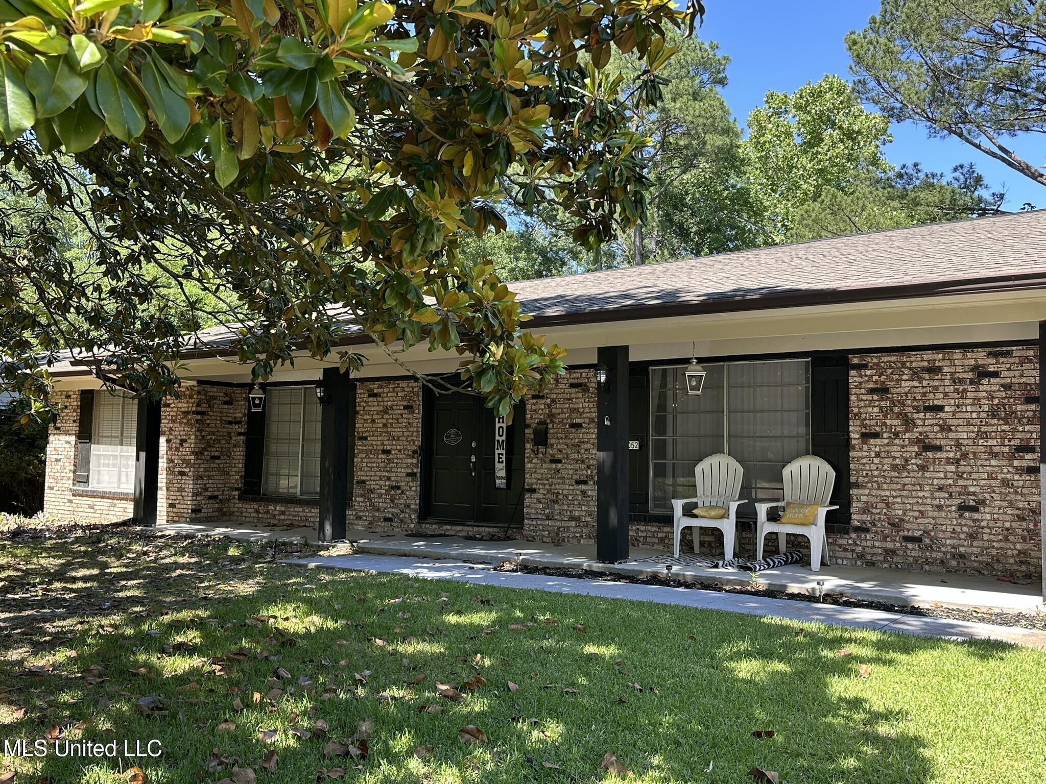1052 Briarfield Road, Jackson, Mississippi image 1