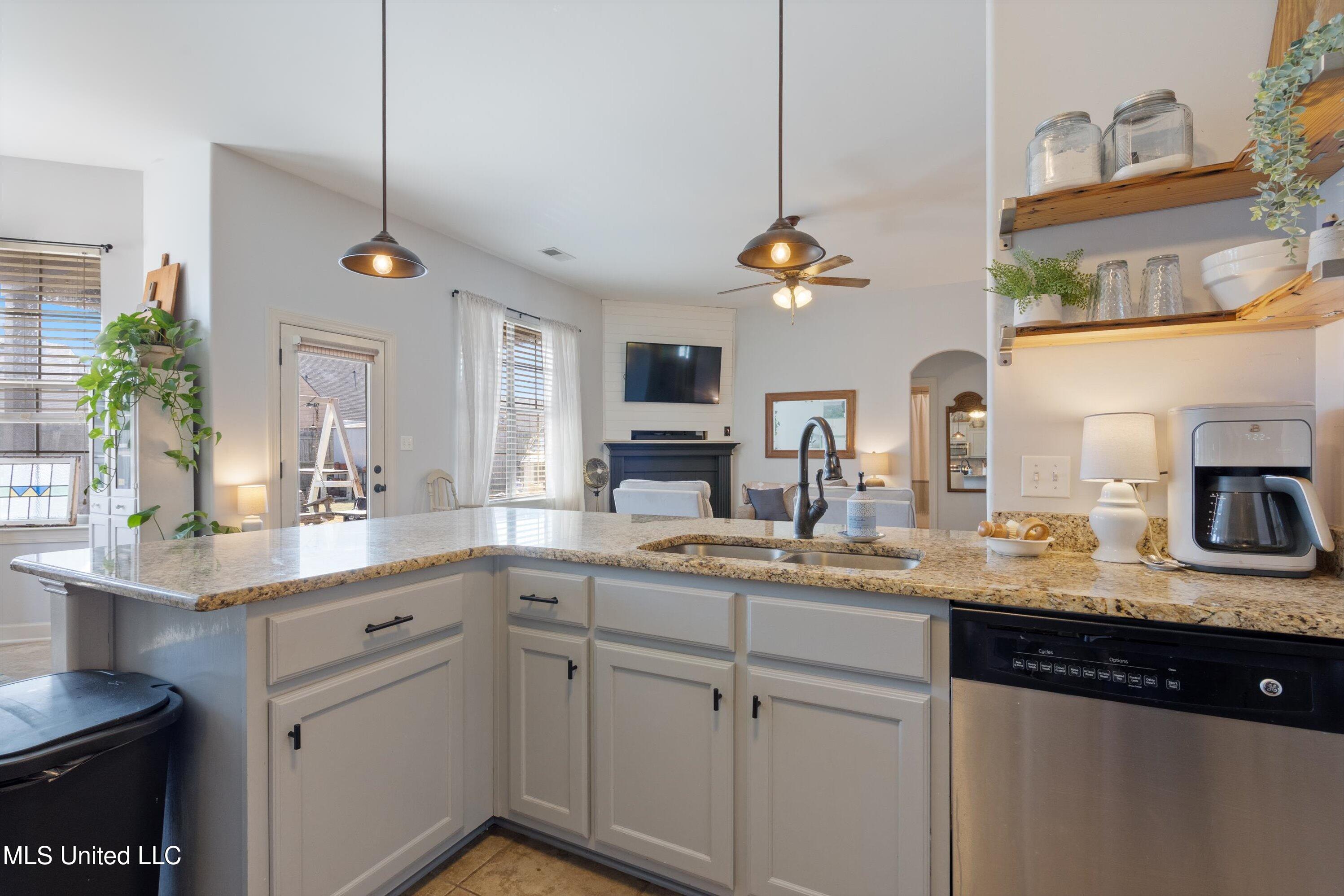 5742 W Broadway Drive, Southaven, Mississippi image 10