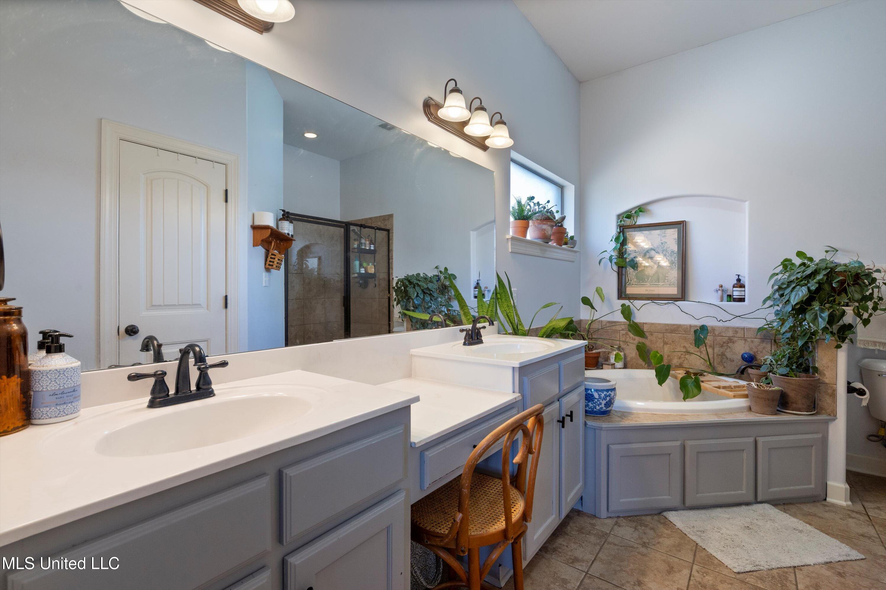 5742 W Broadway Drive, Southaven, Mississippi image 14