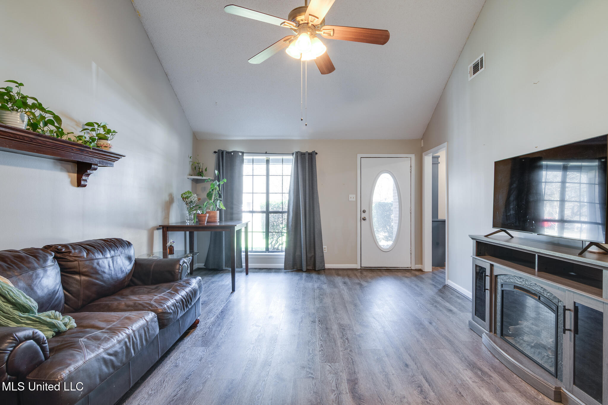 6843 Maury Drive, Olive Branch, Mississippi image 7