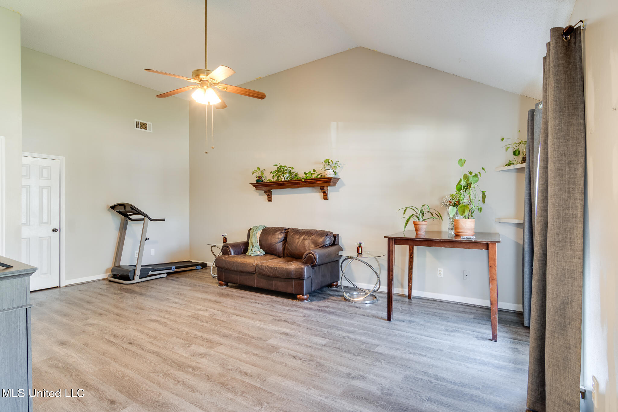 6843 Maury Drive, Olive Branch, Mississippi image 4