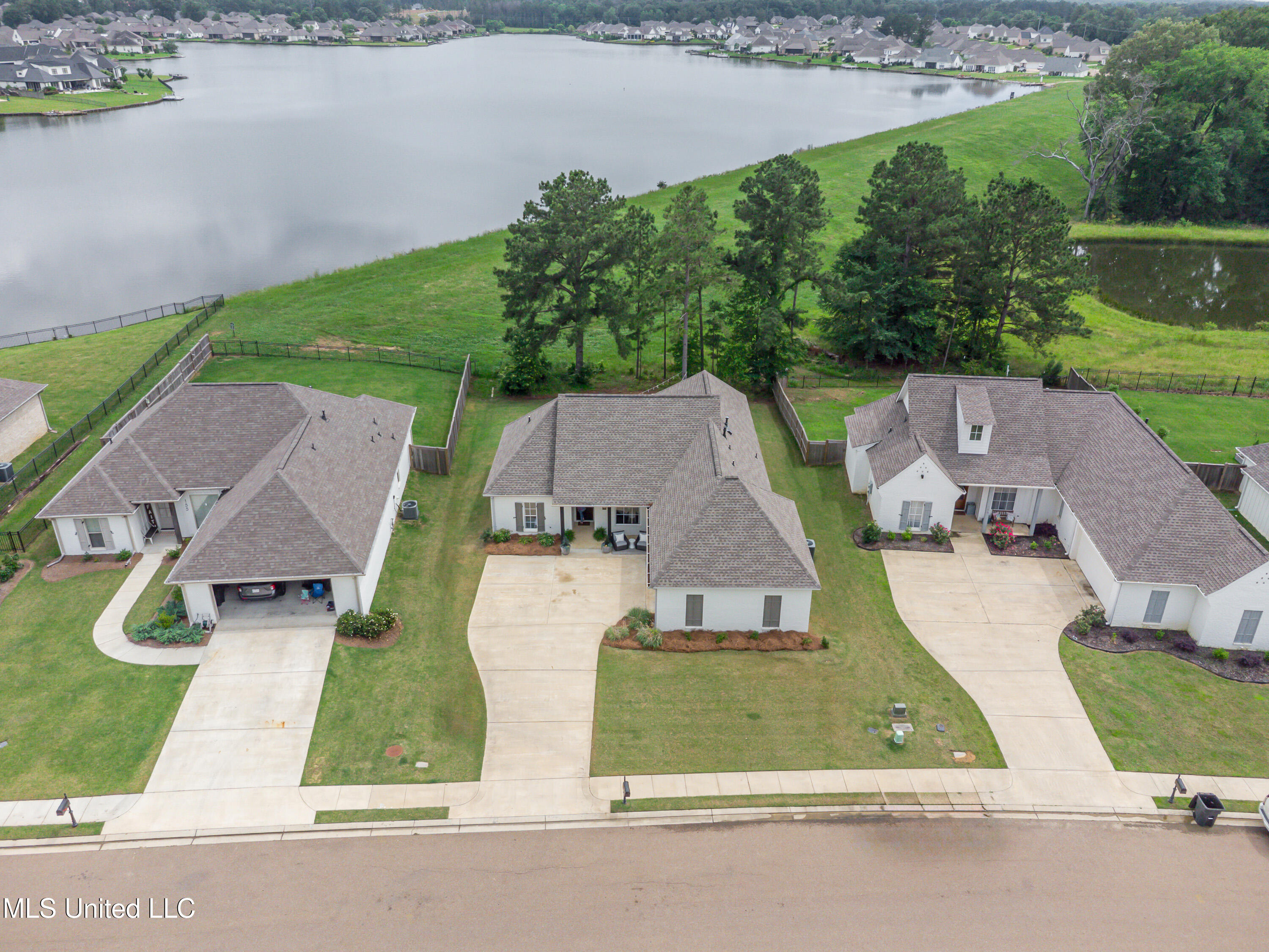 157 Shore View Drive, Madison, Mississippi image 2