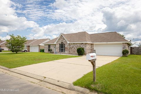 Single Family Residence in Ocean Springs MS 2413 Paula Circle 1.jpg