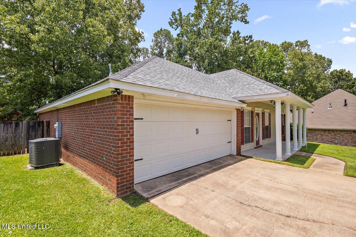 100 Torrence Cove, Byram, Mississippi image 3